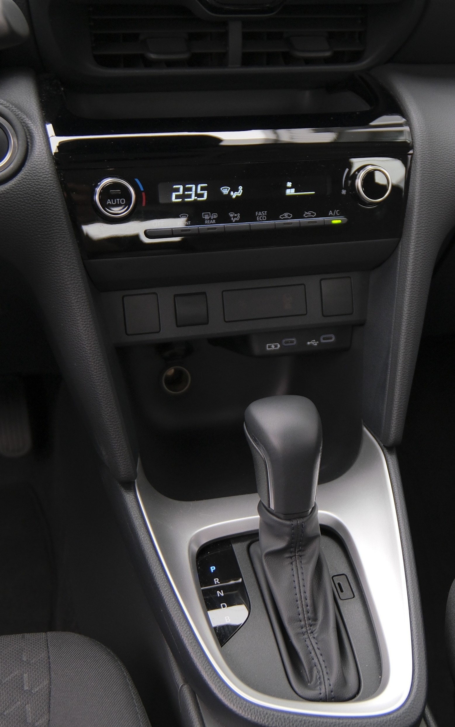 TOYOTA Yaris Cross 1.5 Trend e-CVT-image-6