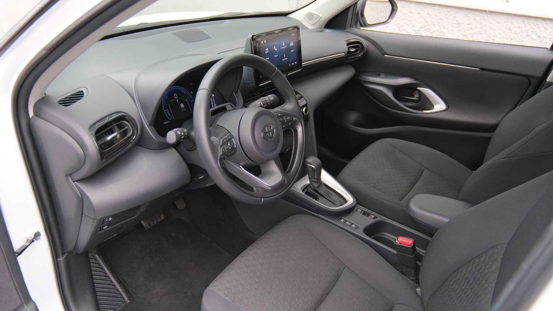 TOYOTA Yaris Cross 1.5 Trend e-CVT-showroom-element-2