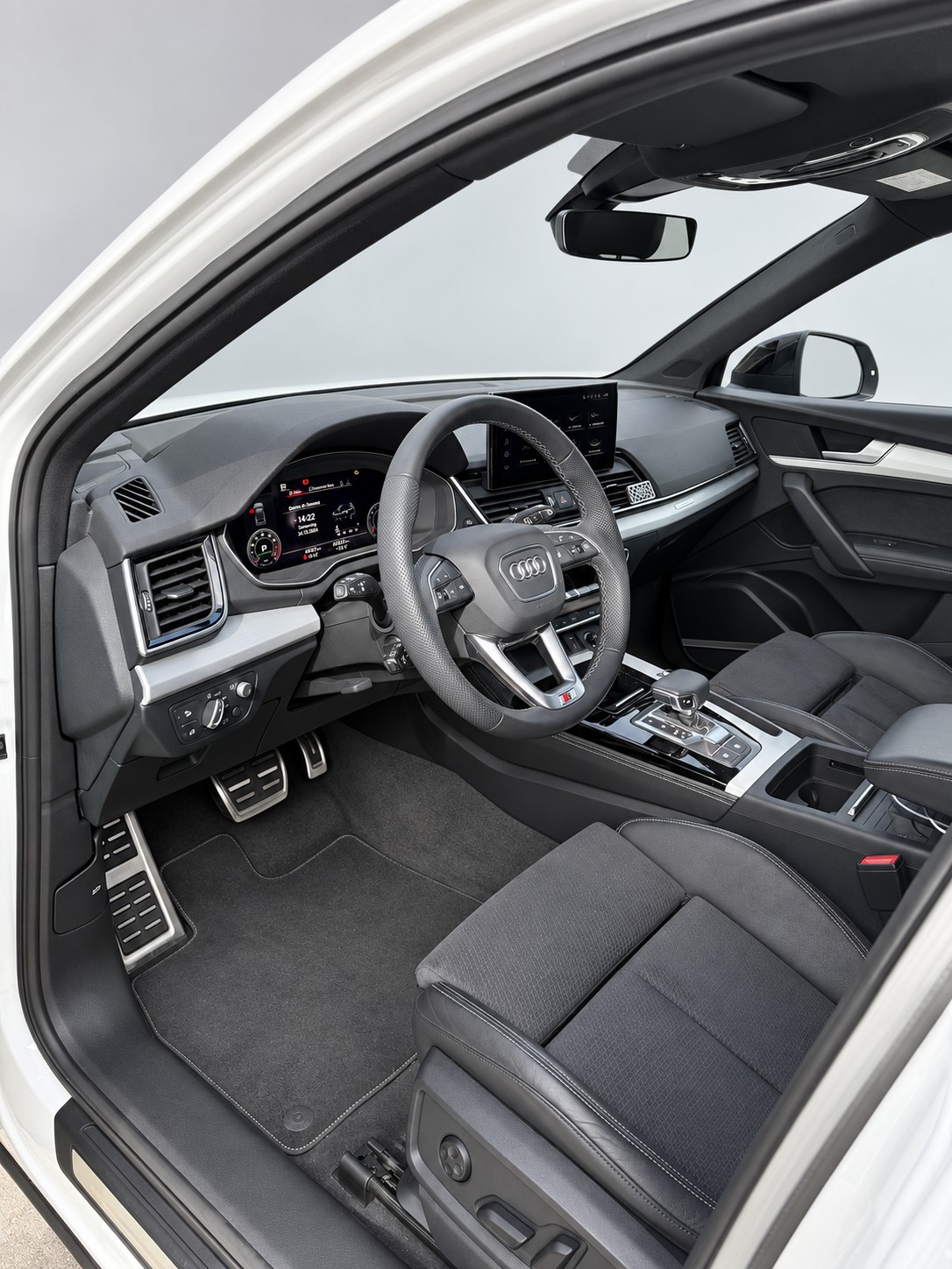 AUDI Q5 2.0 45 TFSI S Line quattro S-Tronic-image-5