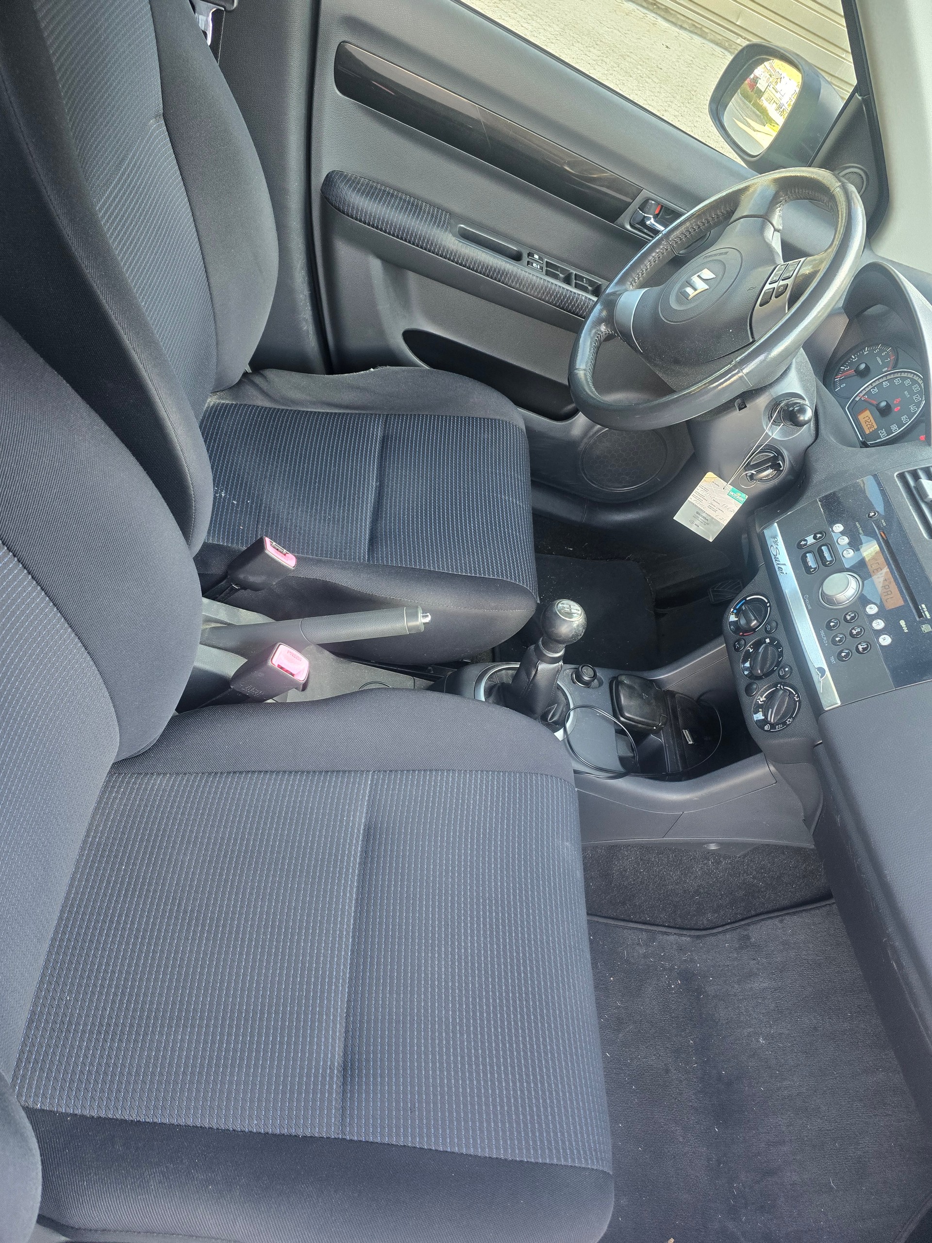 SUZUKI Swift 1.3i 16V GL Top Piz Sulai LE 4x4-image-6