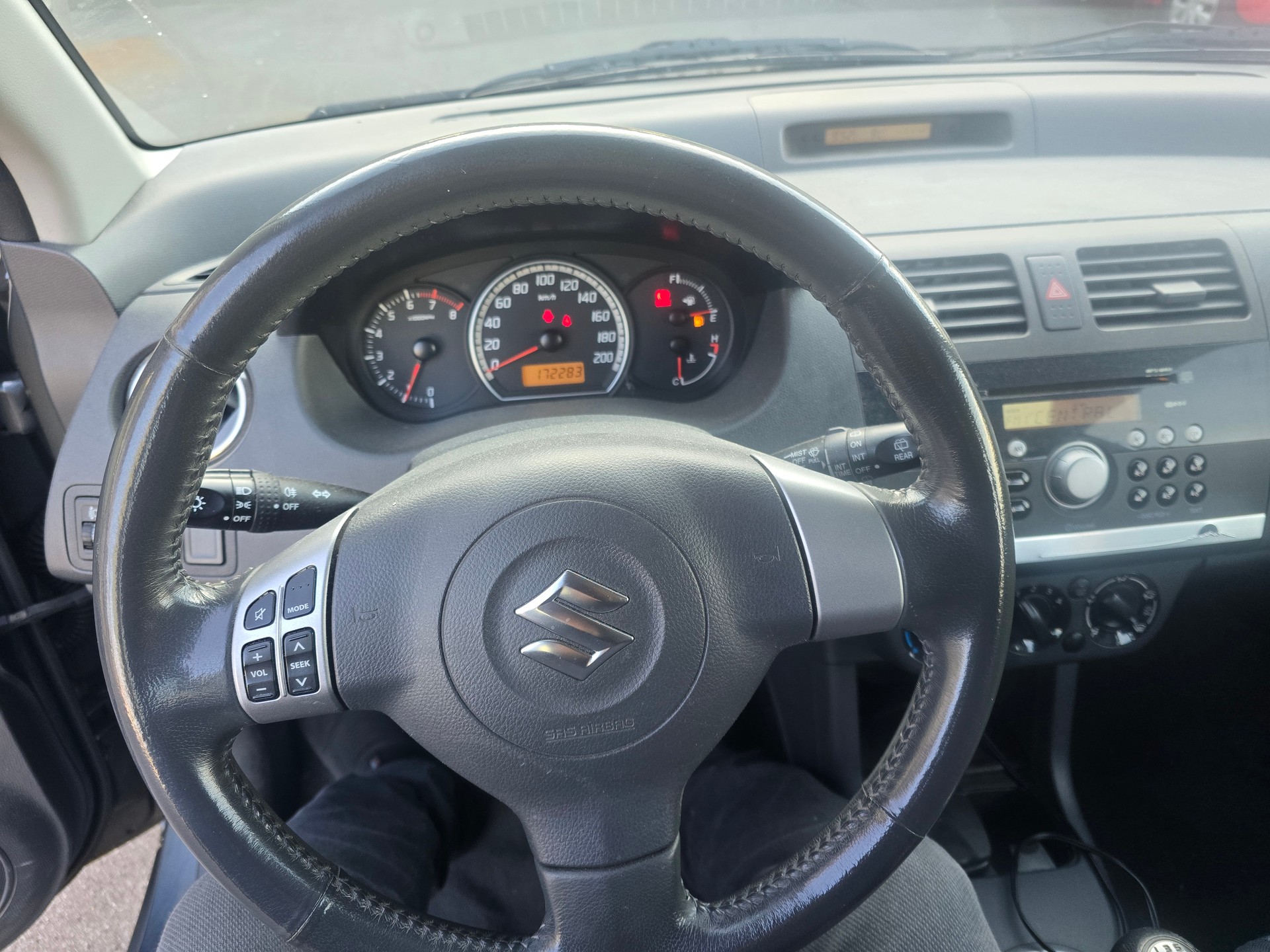 SUZUKI Swift 1.3i 16V GL Top Piz Sulai LE 4x4-image-9