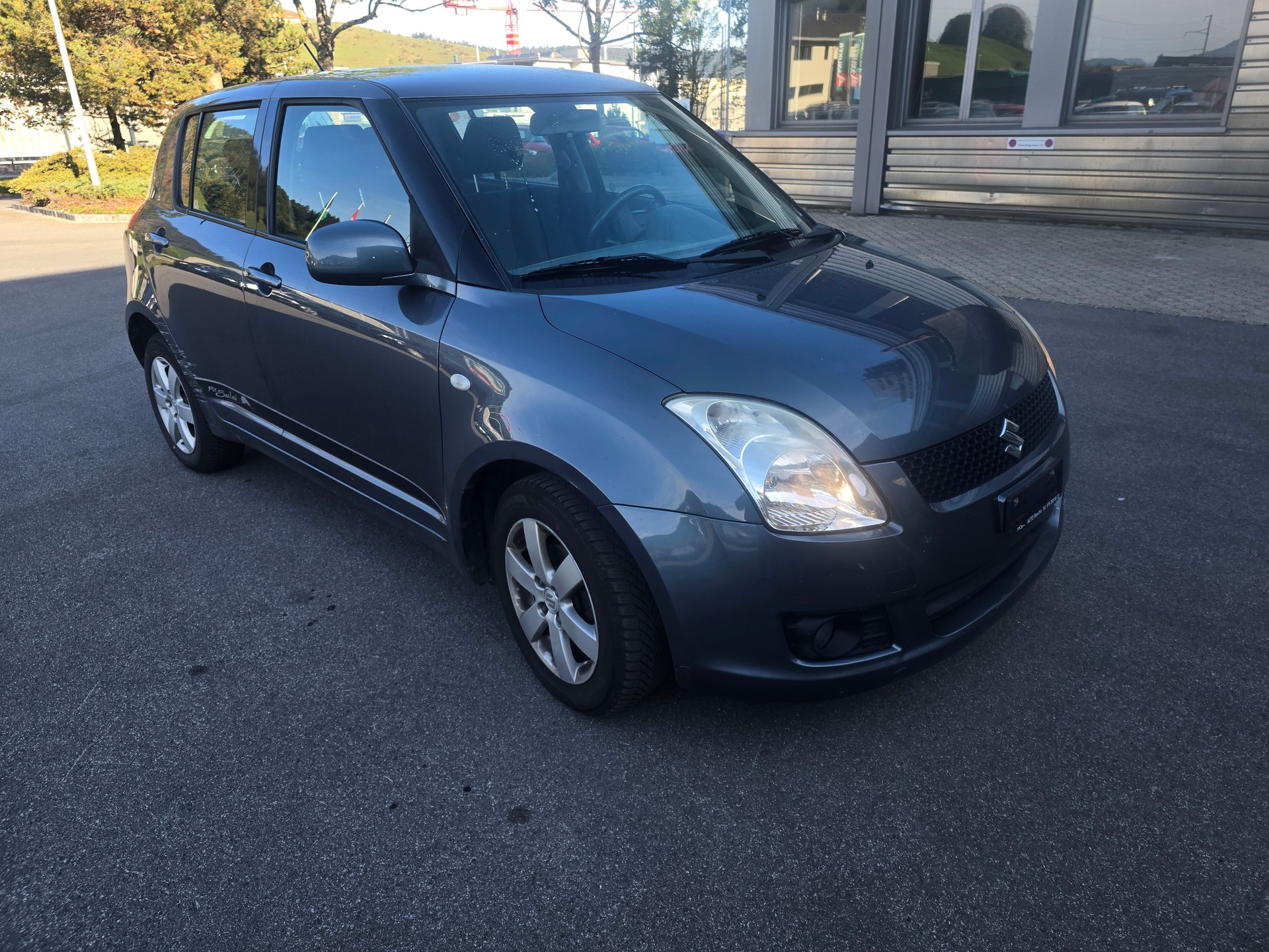SUZUKI Swift 1.3i 16V GL Top Piz Sulai LE 4x4-image-4