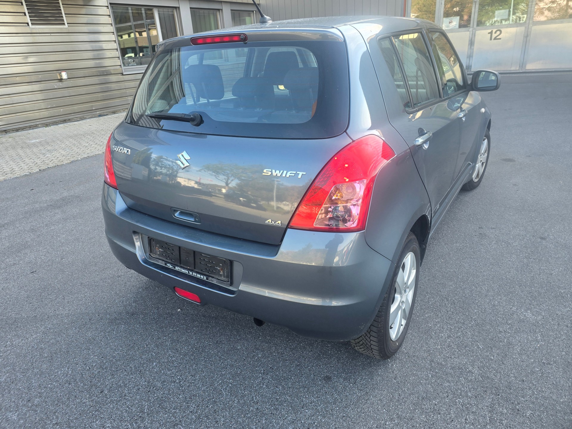 SUZUKI Swift 1.3i 16V GL Top Piz Sulai LE 4x4-image-1