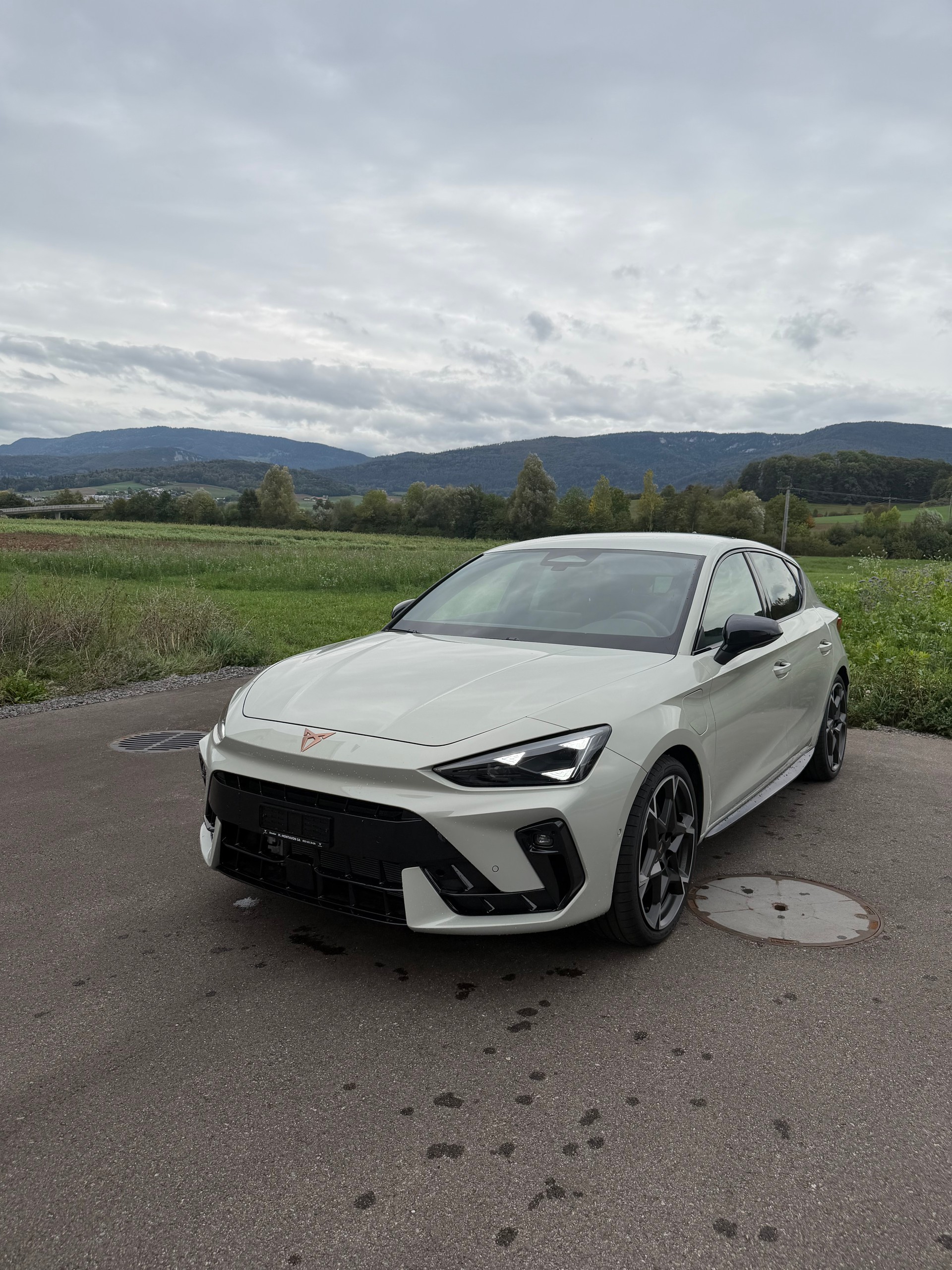 CUPRA E-HYBRID / PRIME EDITION - SERVICES GRATUITS 5 ANS / 100'000 KMS - LEASING 530.- / MOIS SANS APPORT-image-0