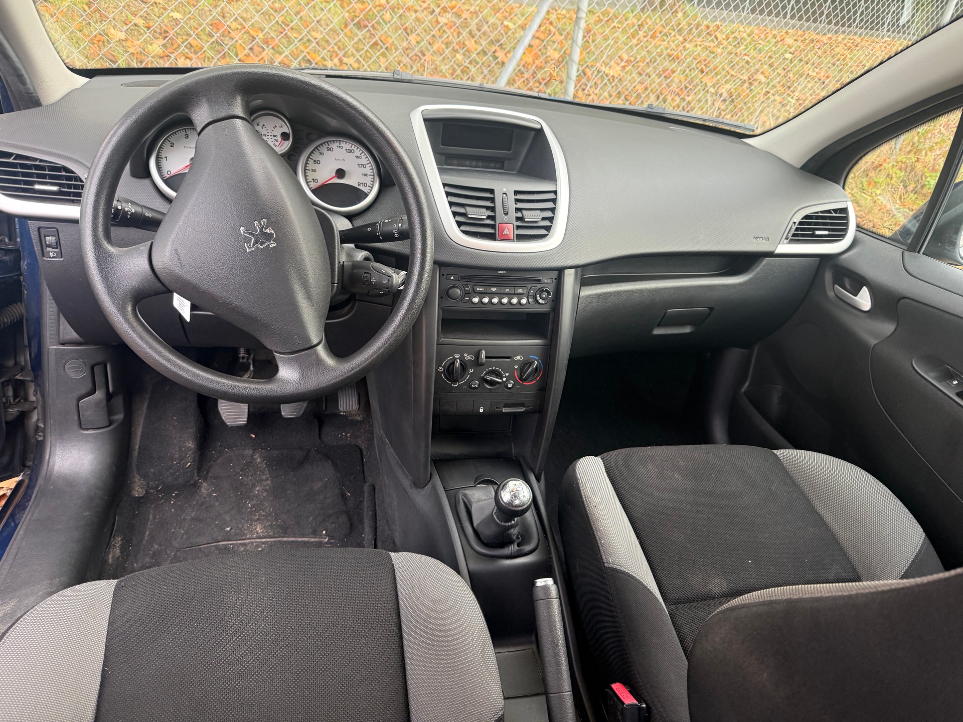 PEUGEOT 207 1.4 16V Trendy-image-11