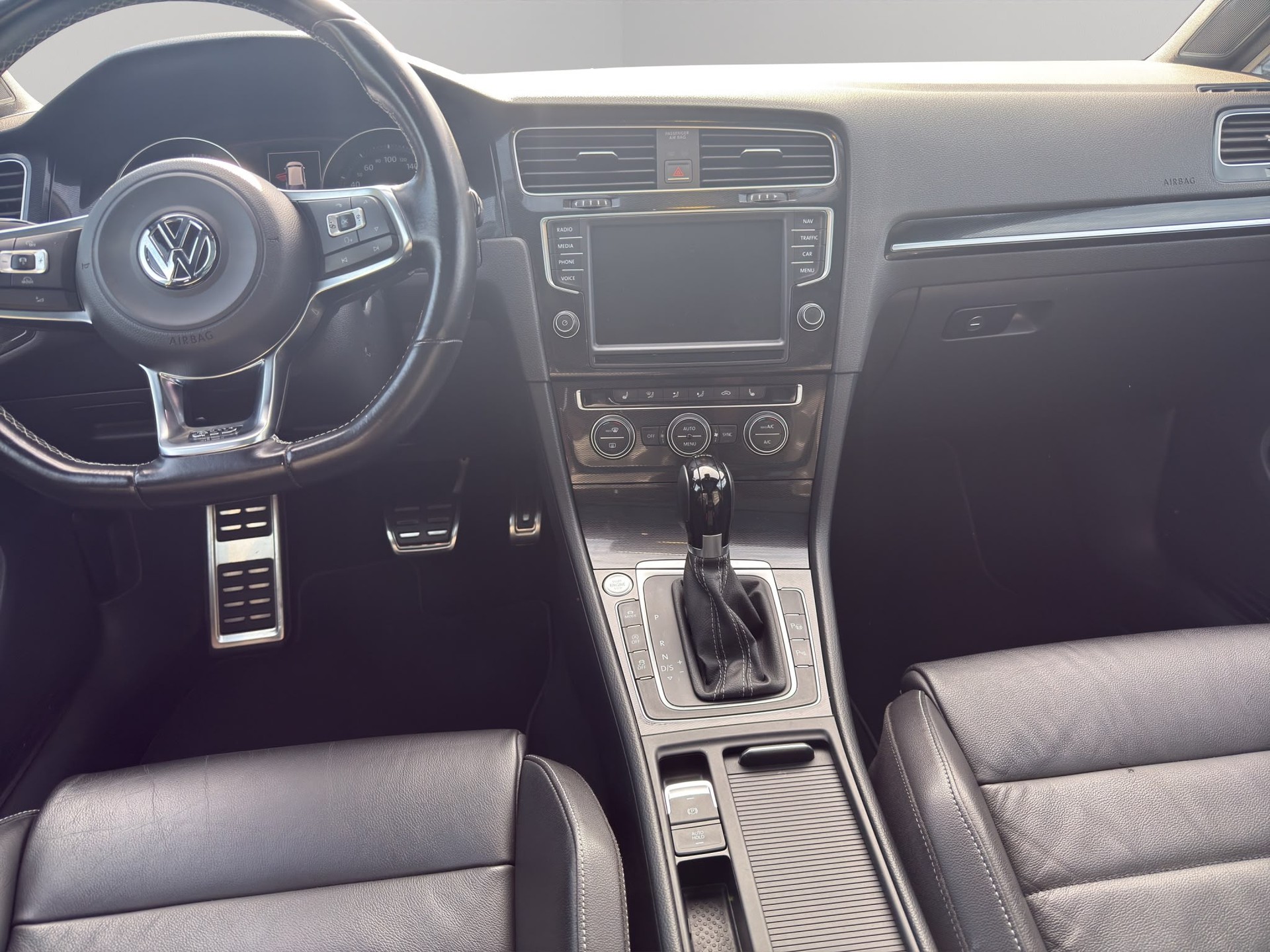 VW Golf Variant 2.0 TDI GTD DSG-image-14