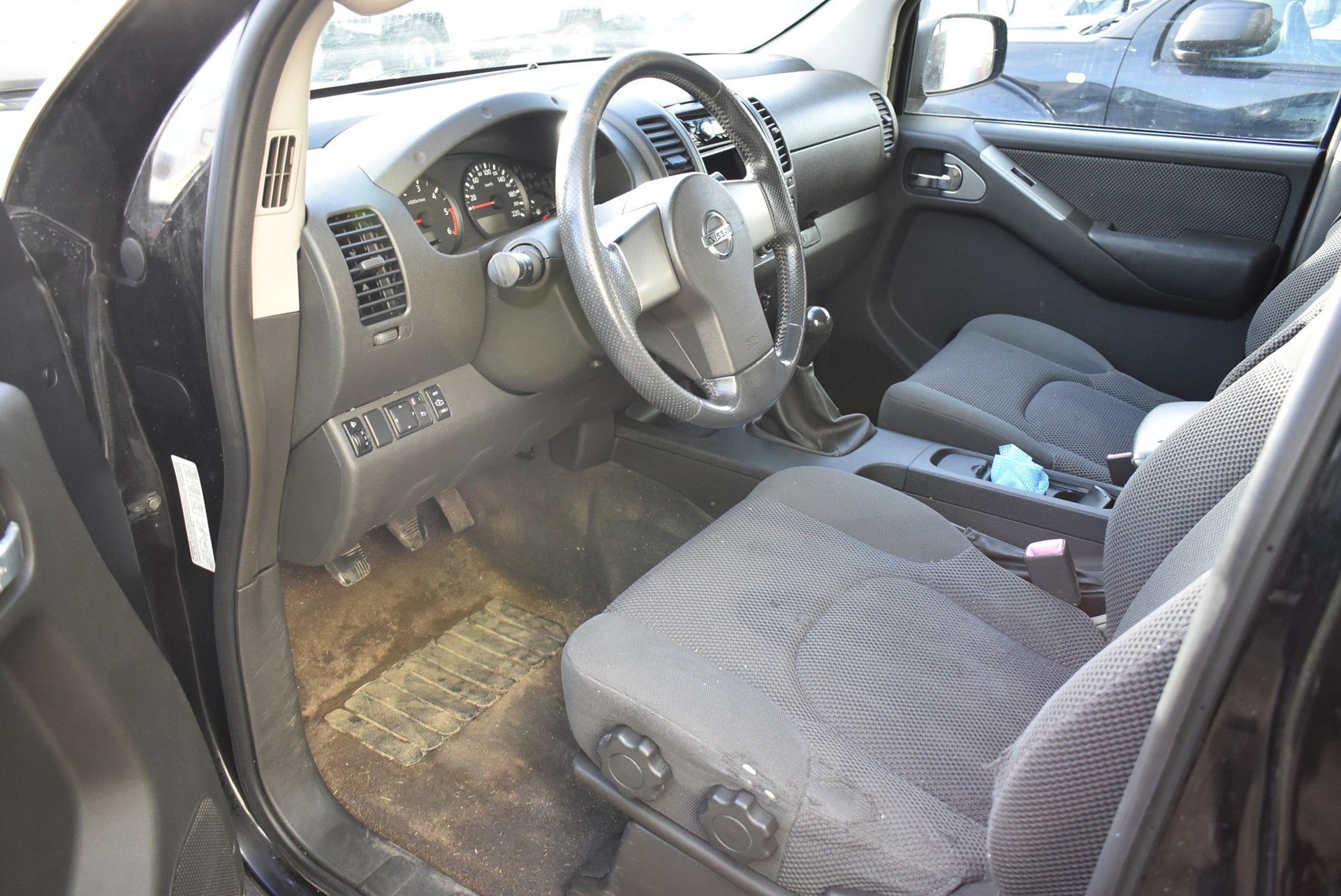 NISSAN Navara Double Cab LE 2.5 TDI 4WD-image-6