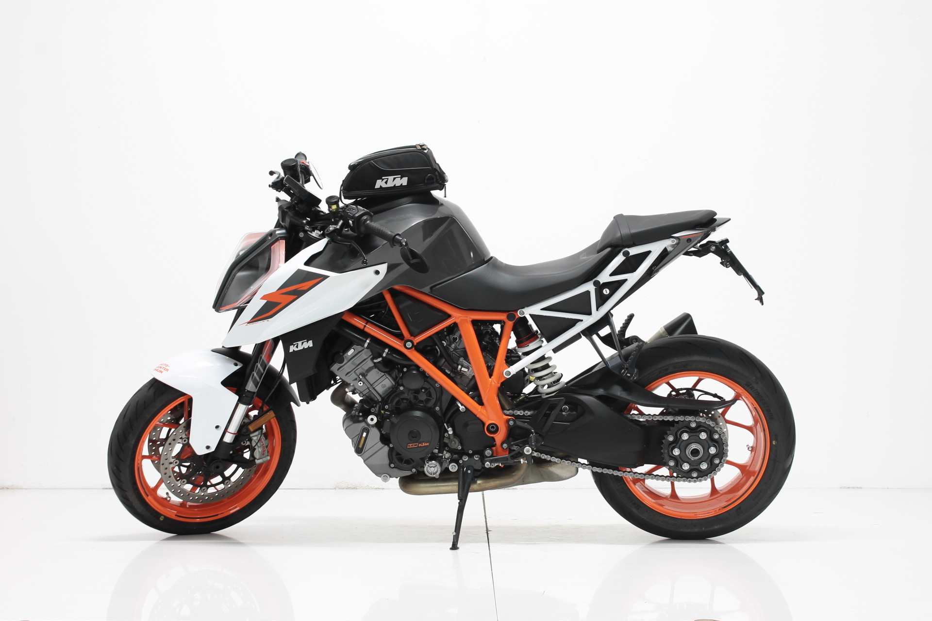 KTM 1290 Super Duke R-showroom-element-3