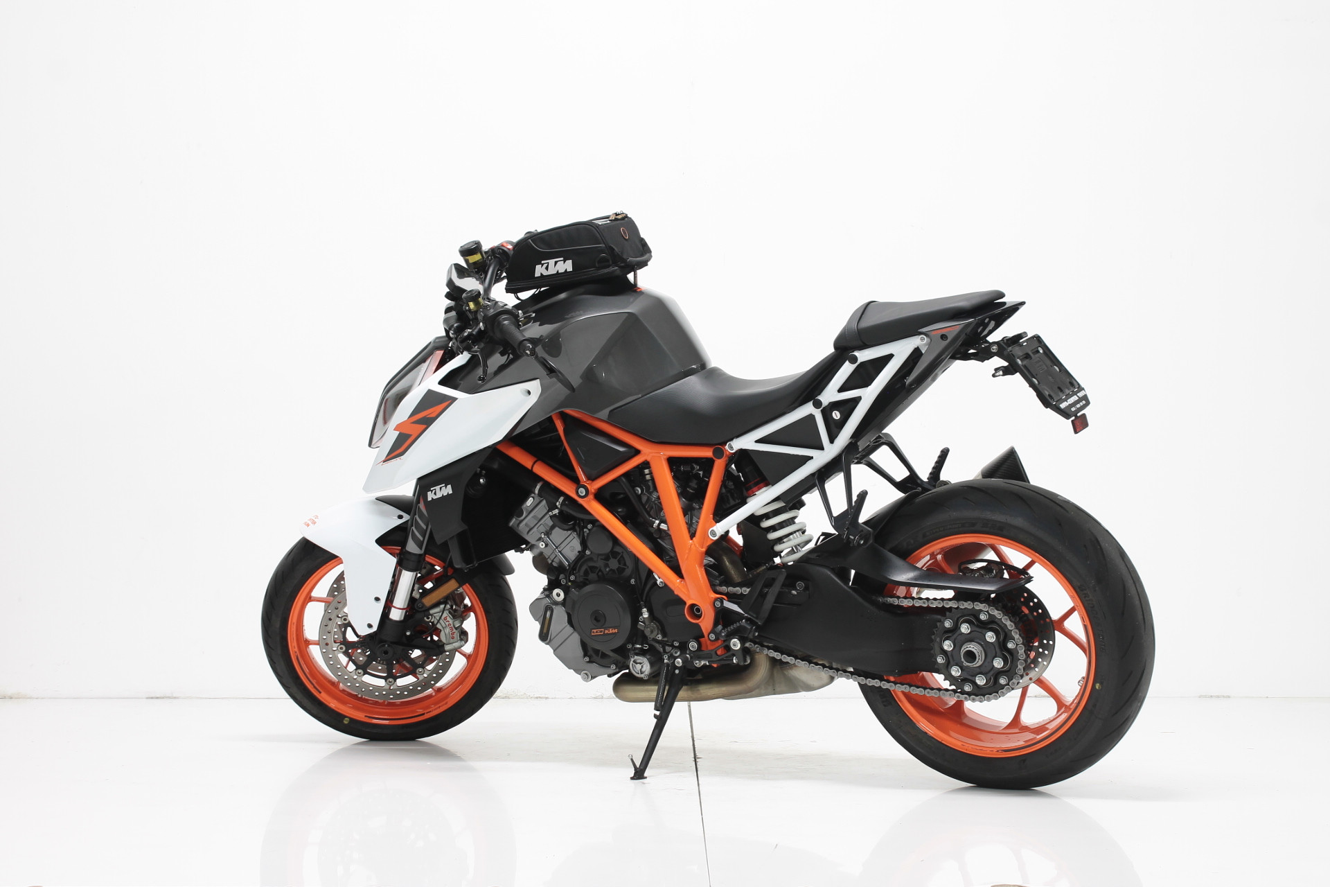 KTM 1290 Super Duke R-showroom-element-2