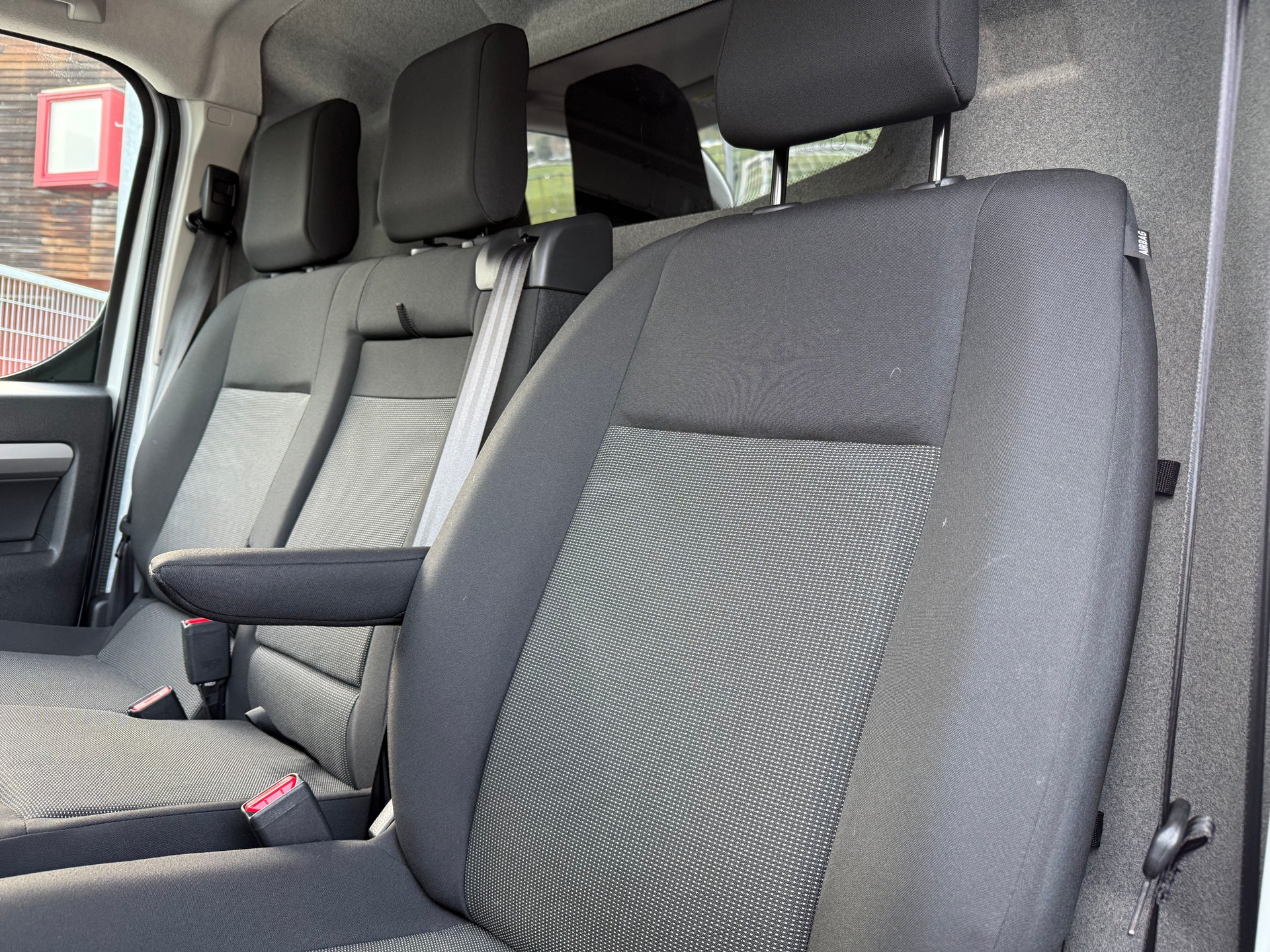PEUGEOT Expert 2.0 BlueHDi 145 S&S Long EAT8 mit Standheizung-image-15