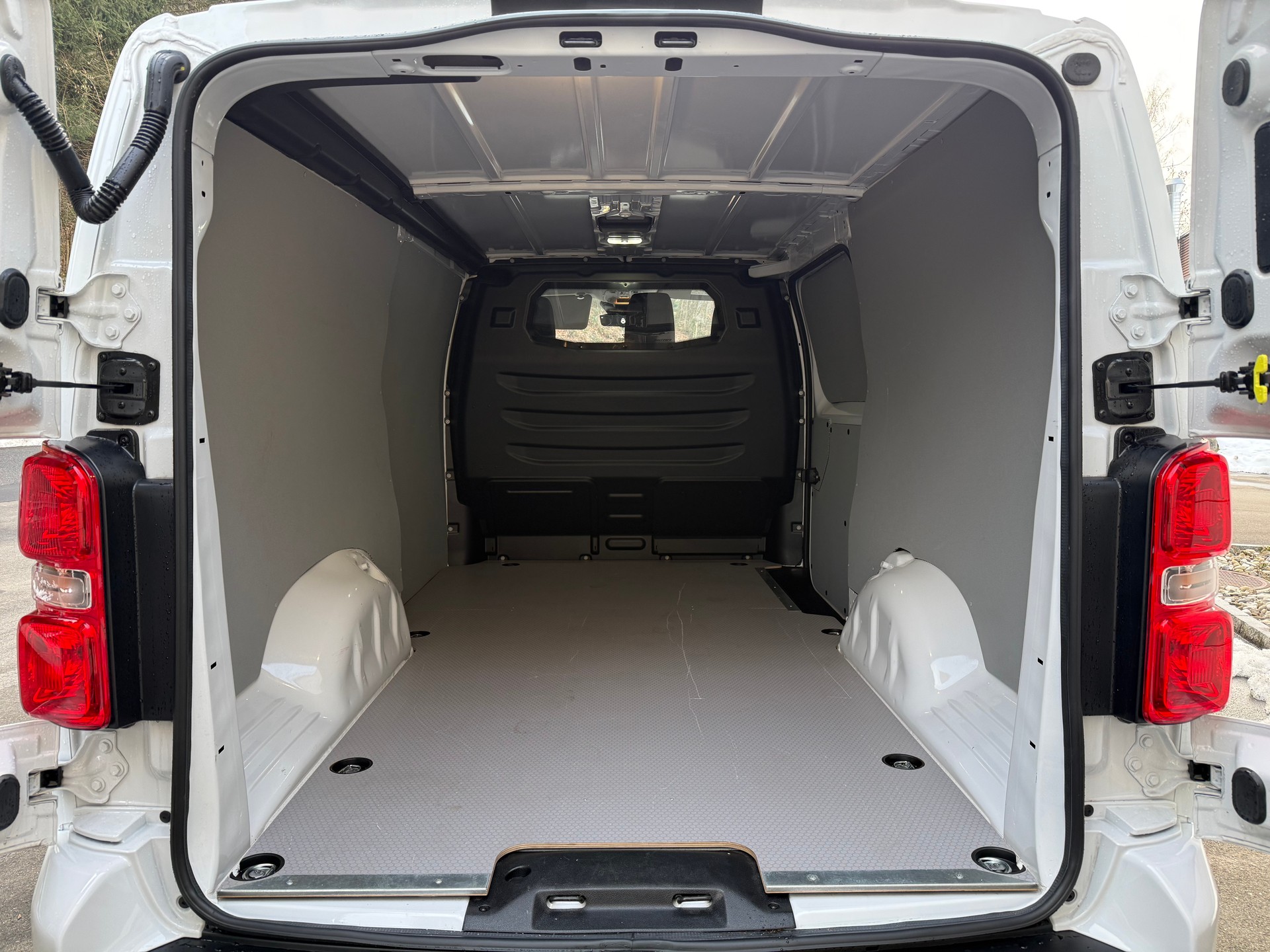 PEUGEOT Expert 2.0 BlueHDi 145 S&S Long EAT8 mit Standheizung-image-5