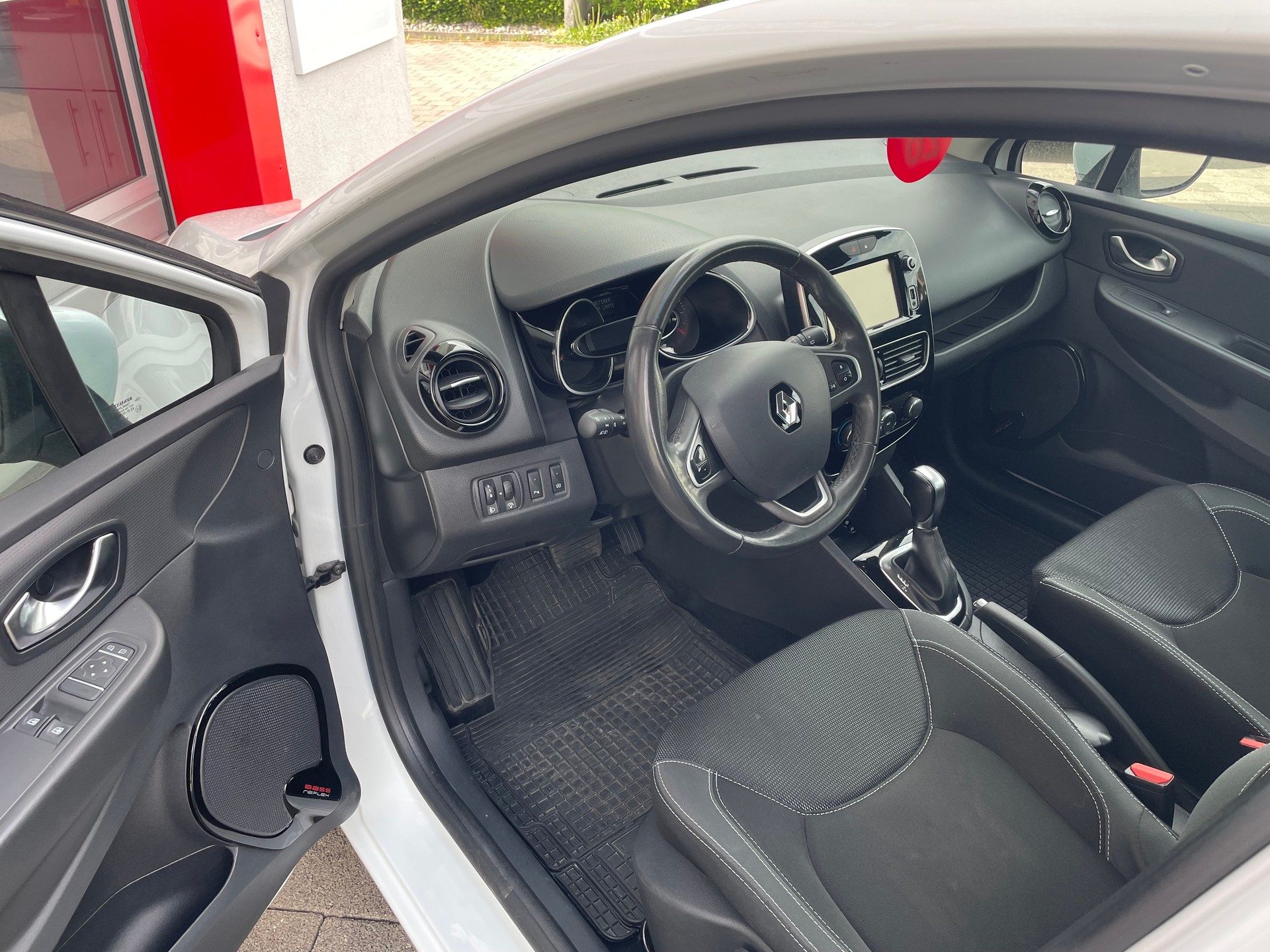 RENAULT Clio Grandtour 1.5 dCi Expression EDC-image-11