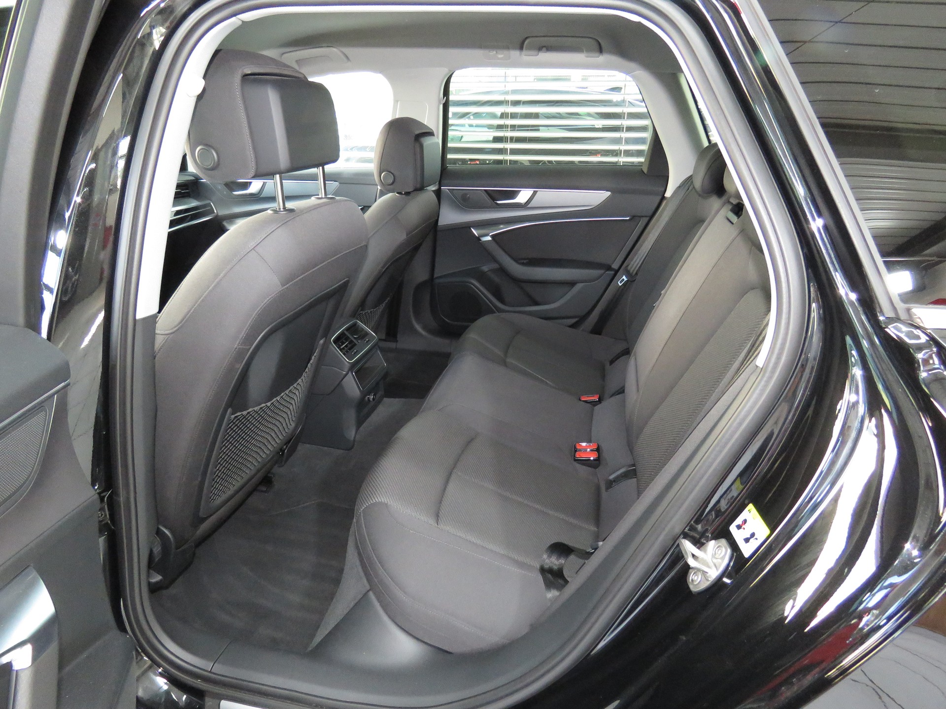 AUDI A6 Avant 40 TDI S-tronic (Automat)-image-8