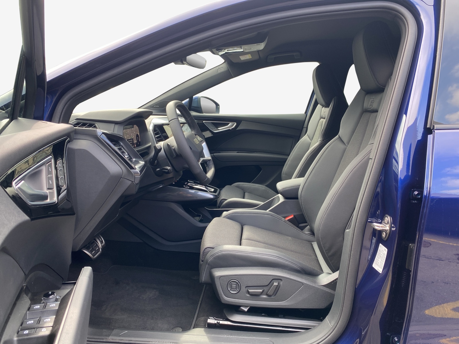 AUDI Q4 e-tron 55 quattro-image-7