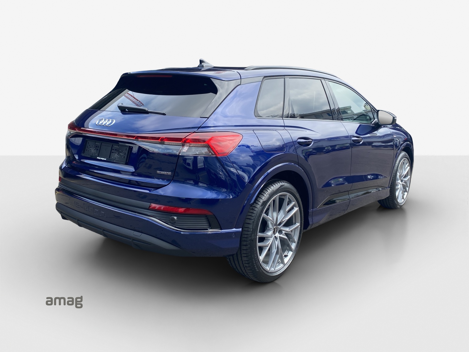AUDI Q4 e-tron 55 quattro-image-4
