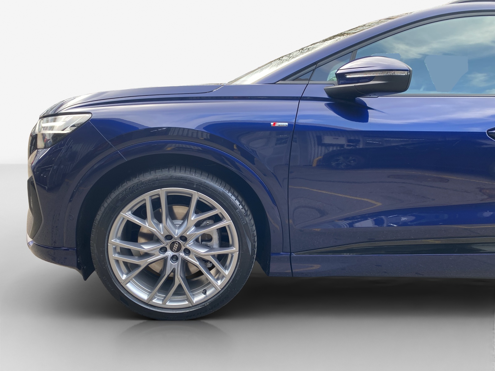 AUDI Q4 e-tron 55 quattro-image-14