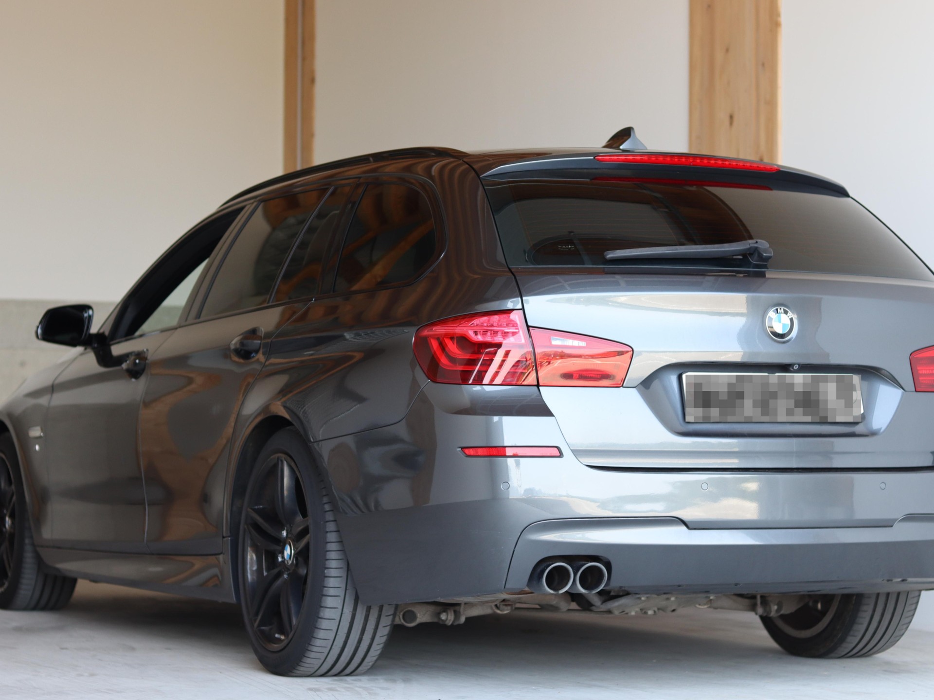 BMW 520d Touring xDrive M Sport Steptronic-image-5