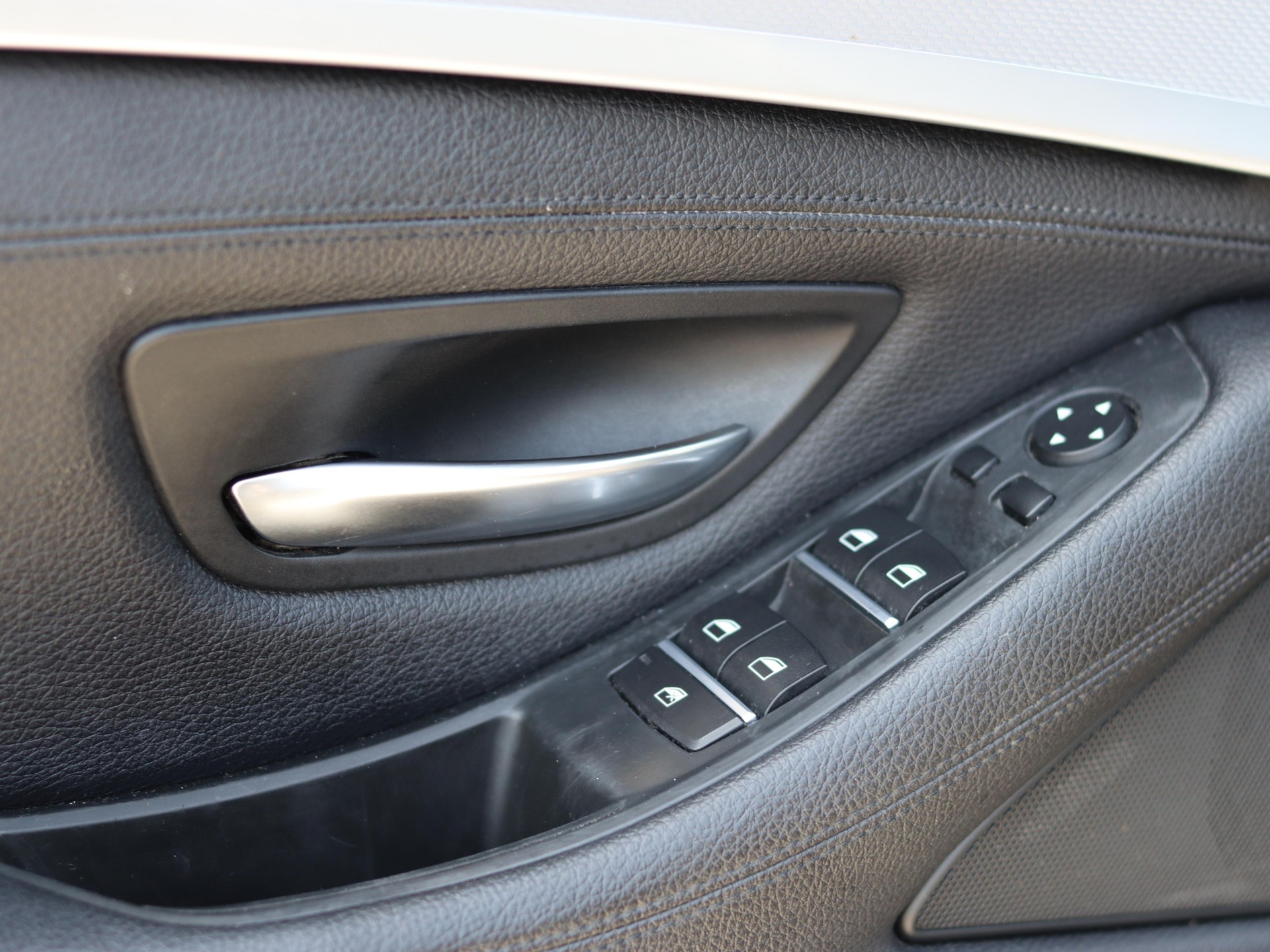 BMW 520d Touring xDrive M Sport Steptronic-image-12