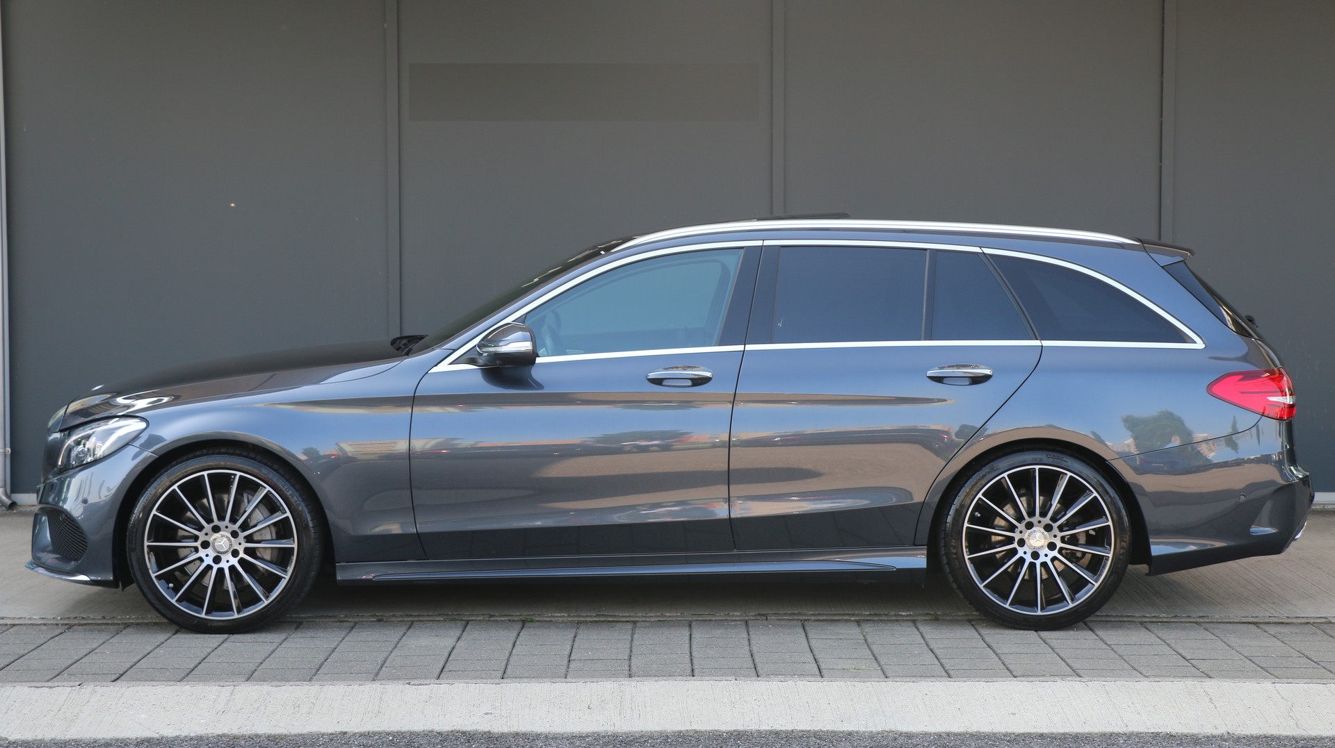 MERCEDES-BENZ C 400 AMG Line 4Matic-image-2
