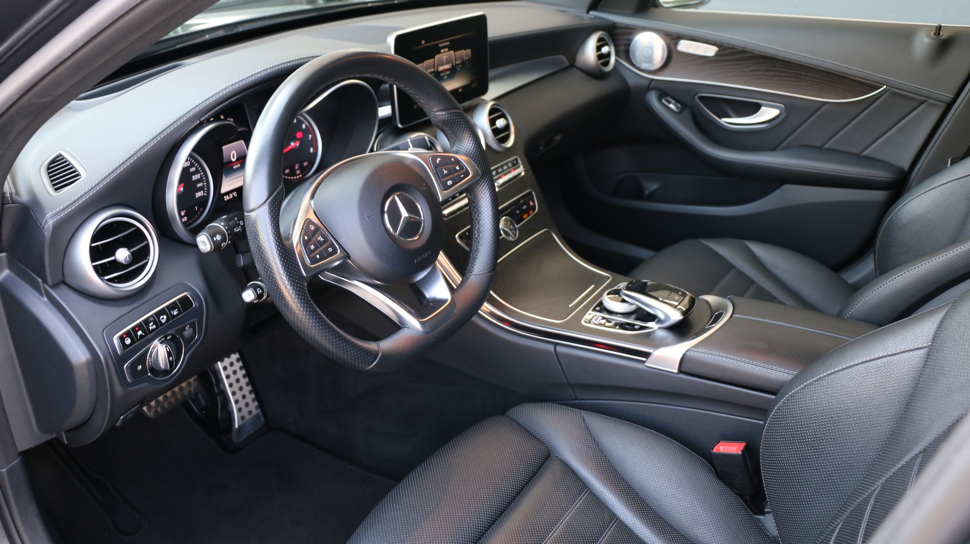 MERCEDES-BENZ C 400 AMG Line 4Matic-image-13