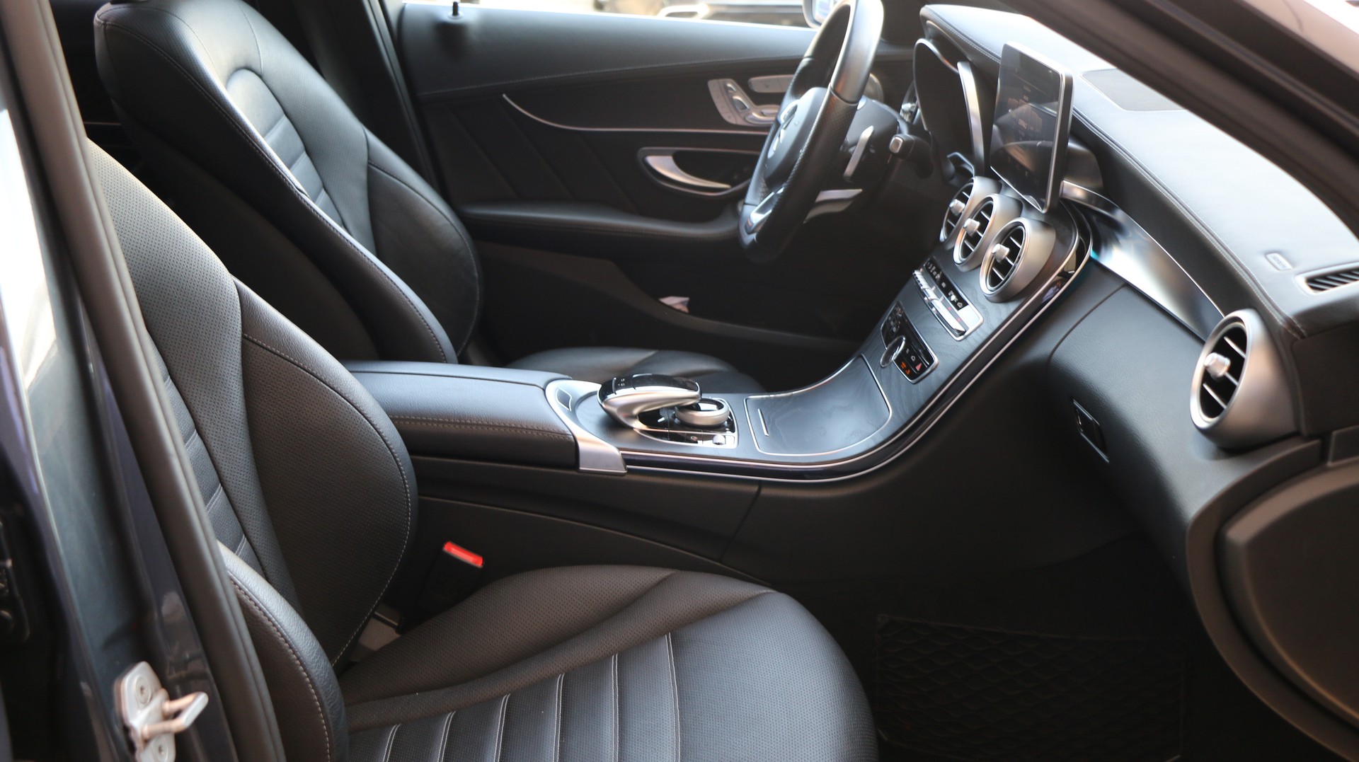 MERCEDES-BENZ C 400 AMG Line 4Matic-image-18