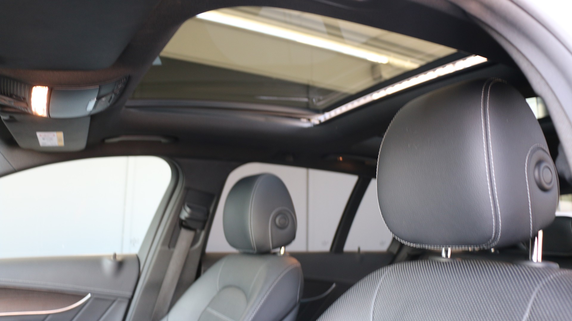 MERCEDES-BENZ C 400 AMG Line 4Matic-image-10