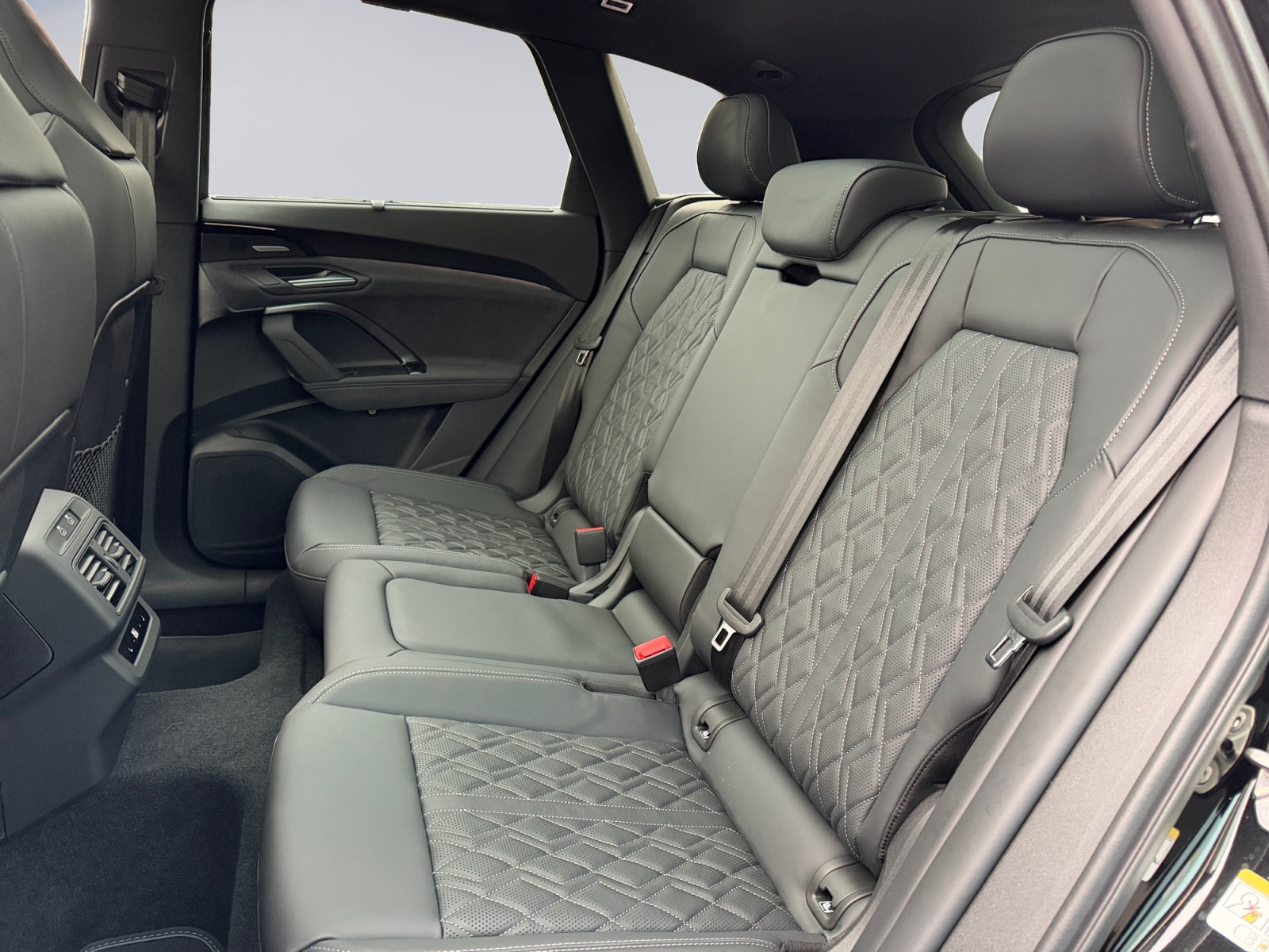 AUDI SQ5 TFSI quattro S-tronic-image-10