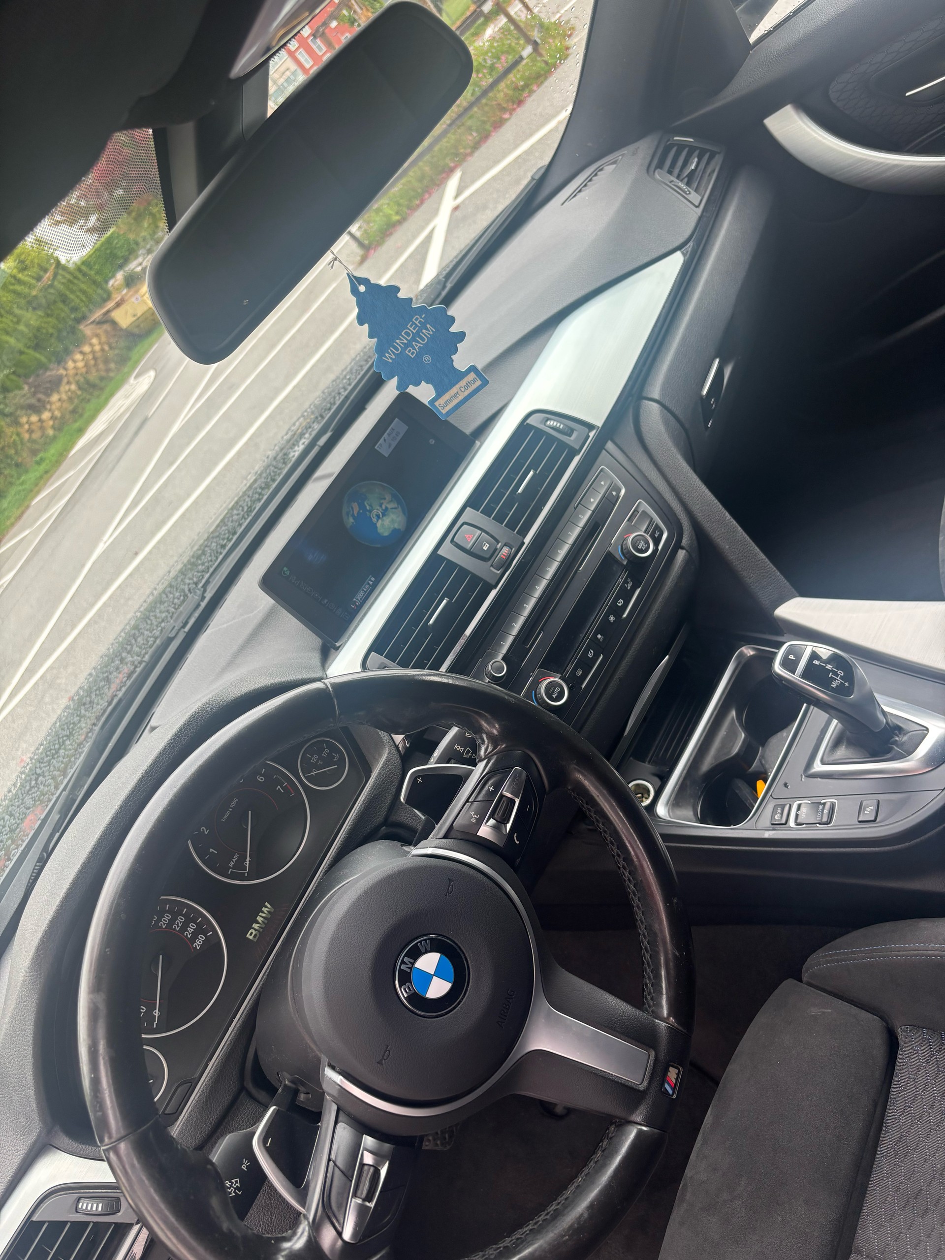BMW 335i xDrive-image-5