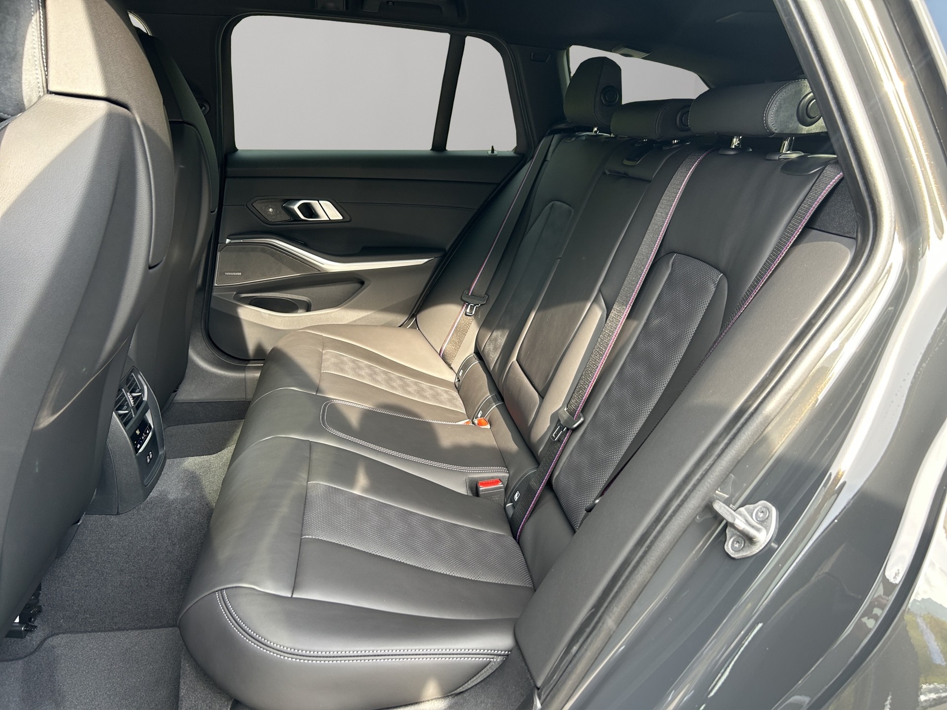 BMW M3 Touring xDrive Competition M-image-16