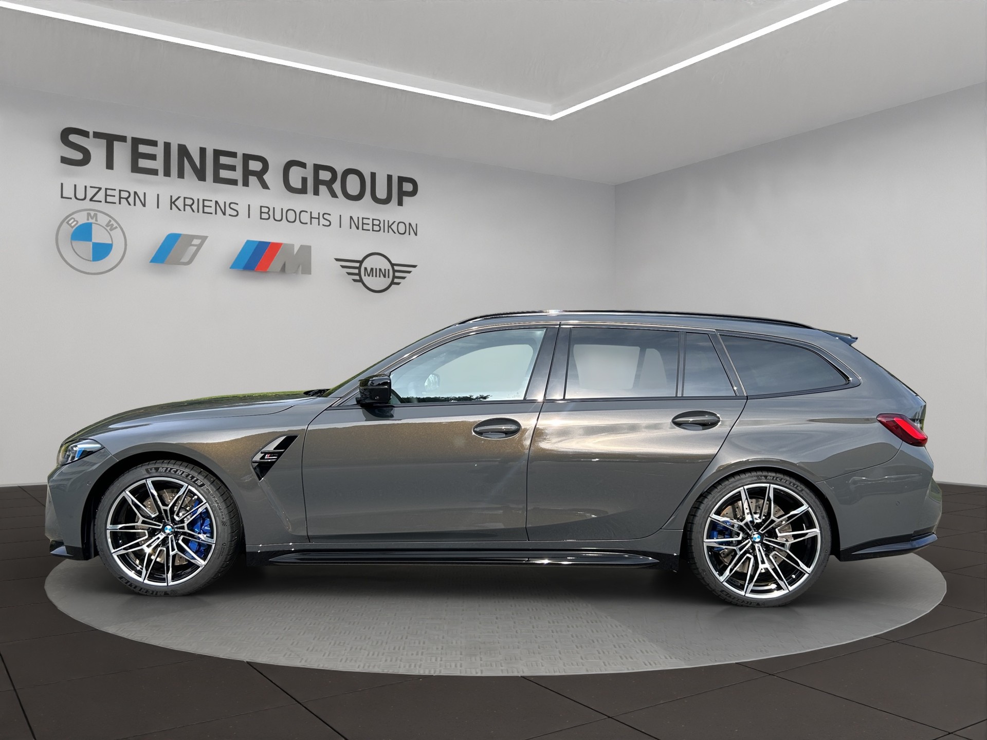 BMW M3 Touring xDrive Competition M-showroom-element-3