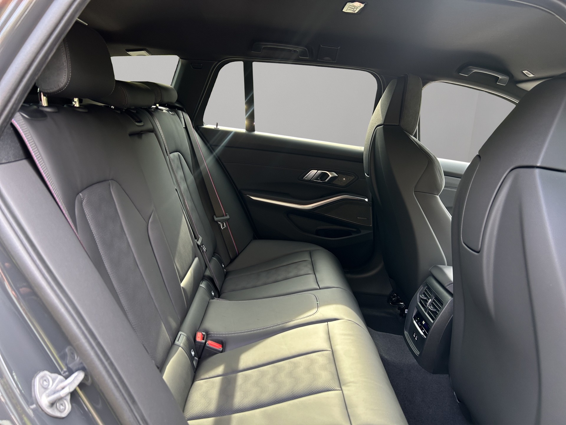 BMW M3 Touring xDrive Competition M-image-17
