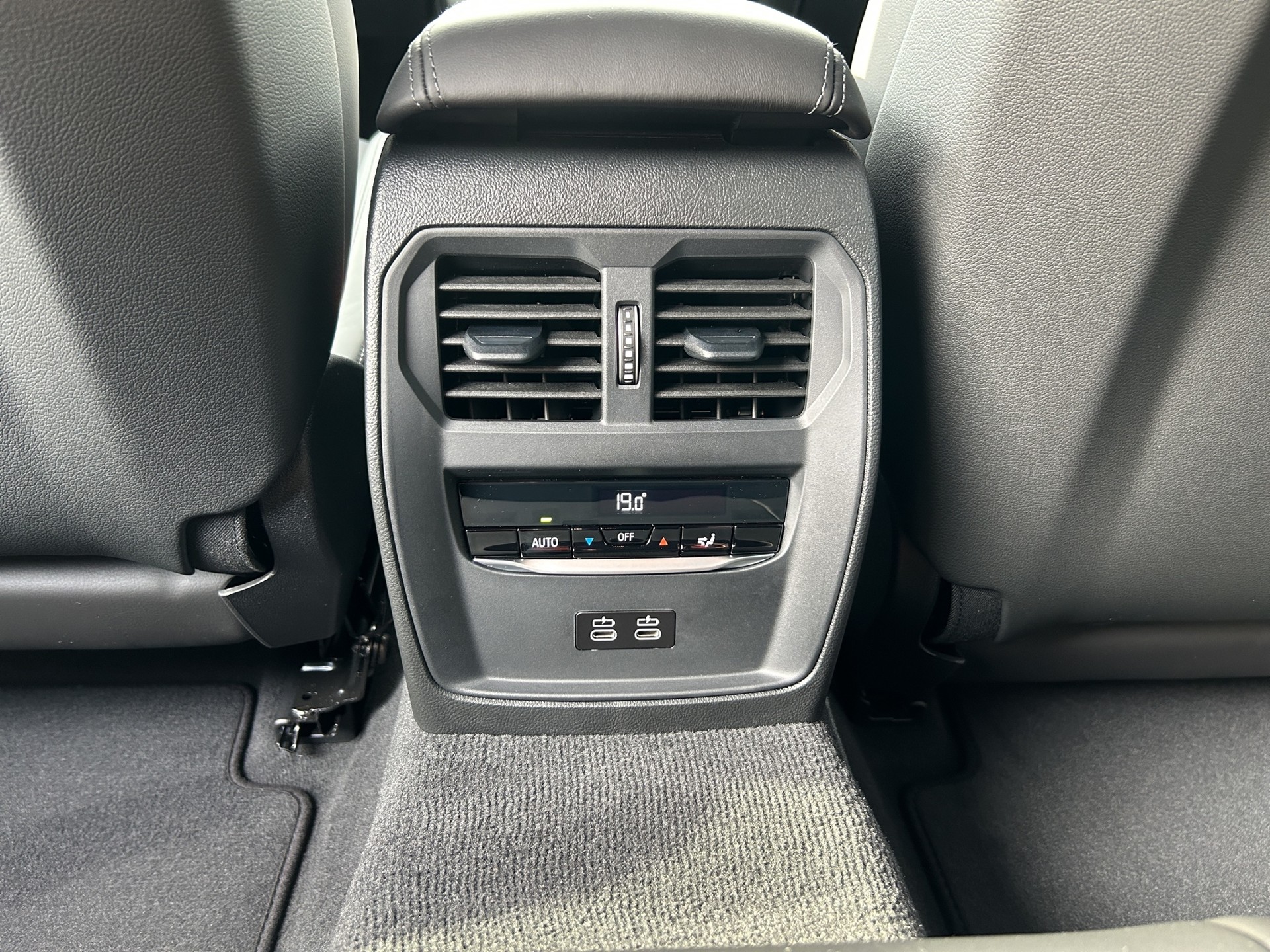 BMW M3 Touring xDrive Competition M-image-13
