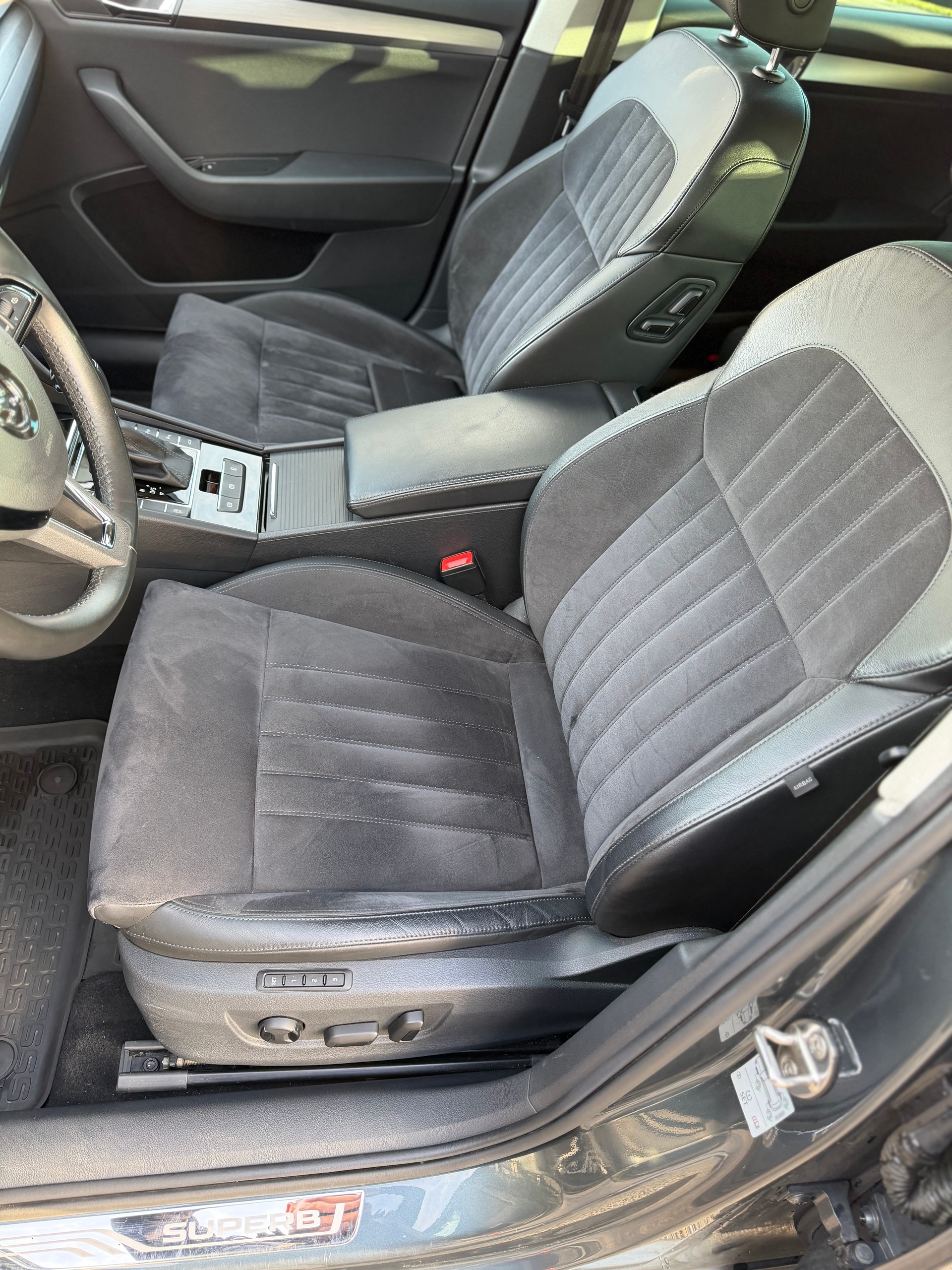 SKODA Superb Combi 2.0 TDi Style 4x4 DSG-image-7