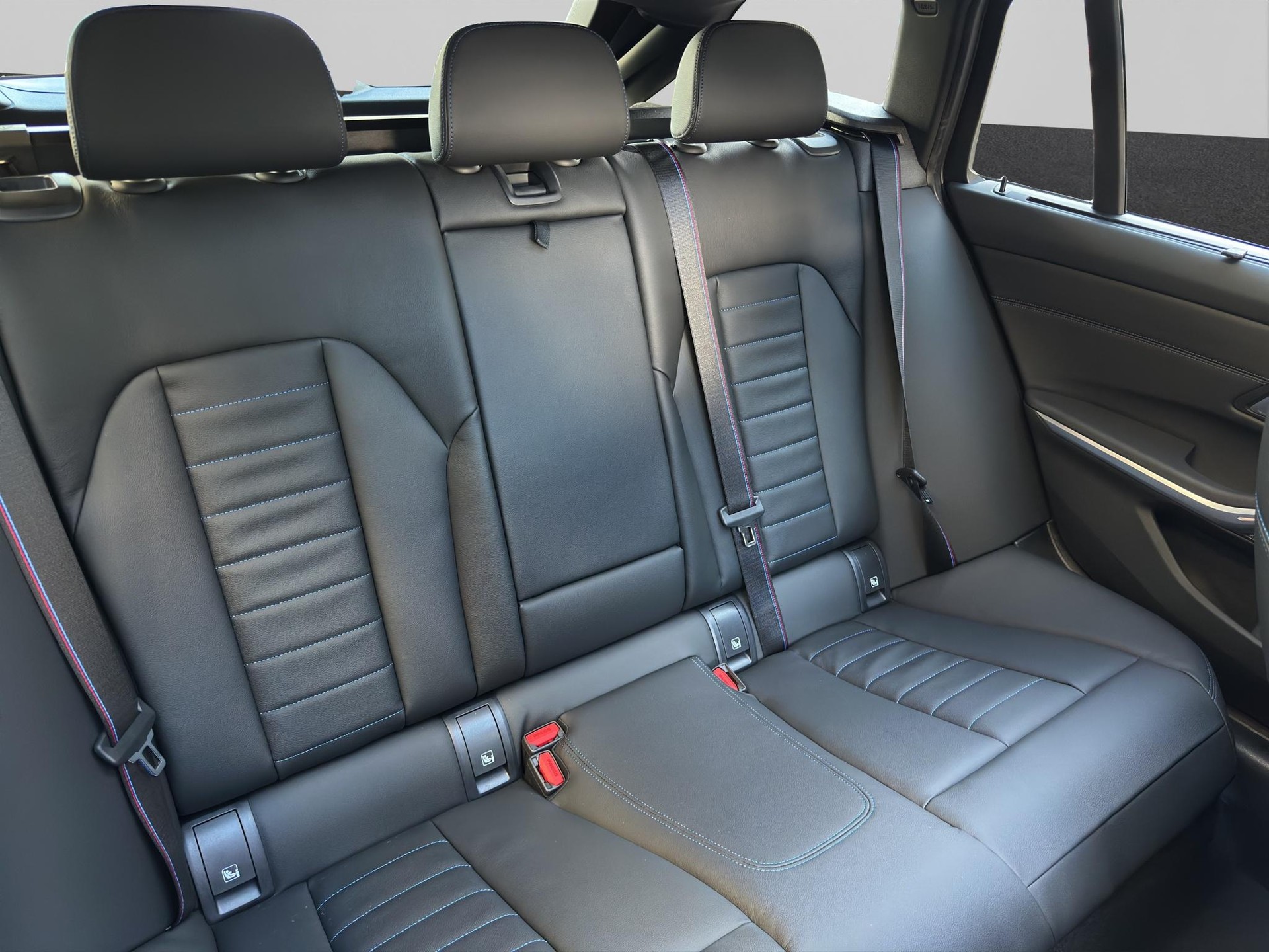 BMW M340d xDrive Touring M Sport Pro-image-19