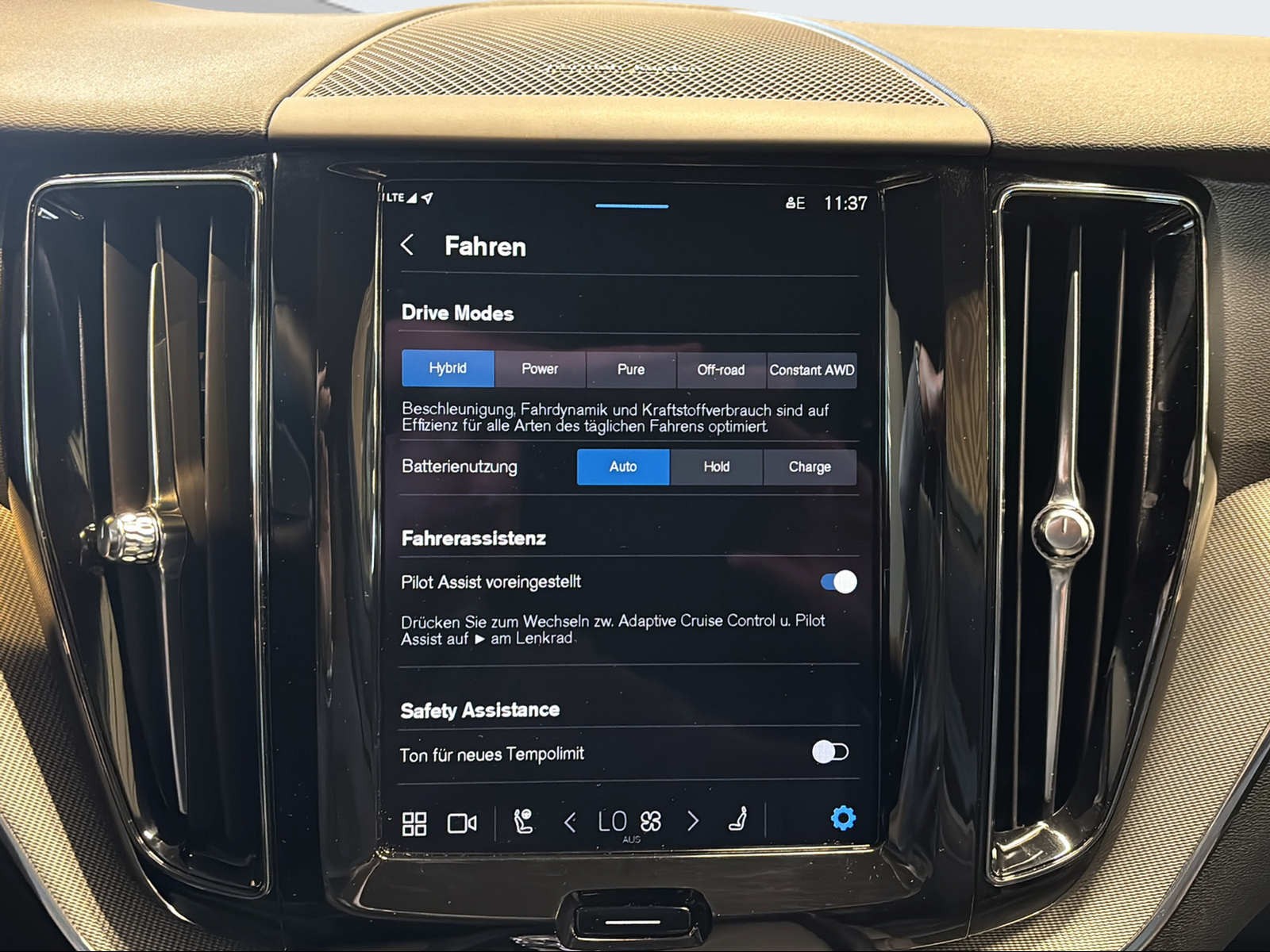 VOLVO XC60 T8 eAWD PluginHybrid Plus Dark Geartronic-image-14