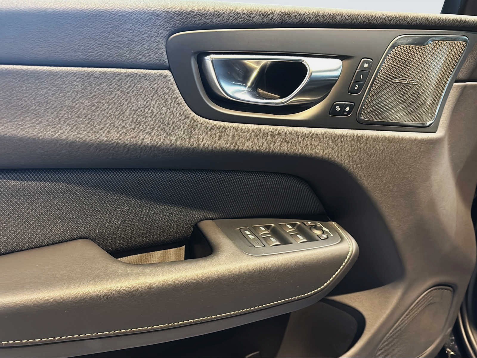VOLVO XC60 T8 eAWD PluginHybrid Plus Dark Geartronic-image-15
