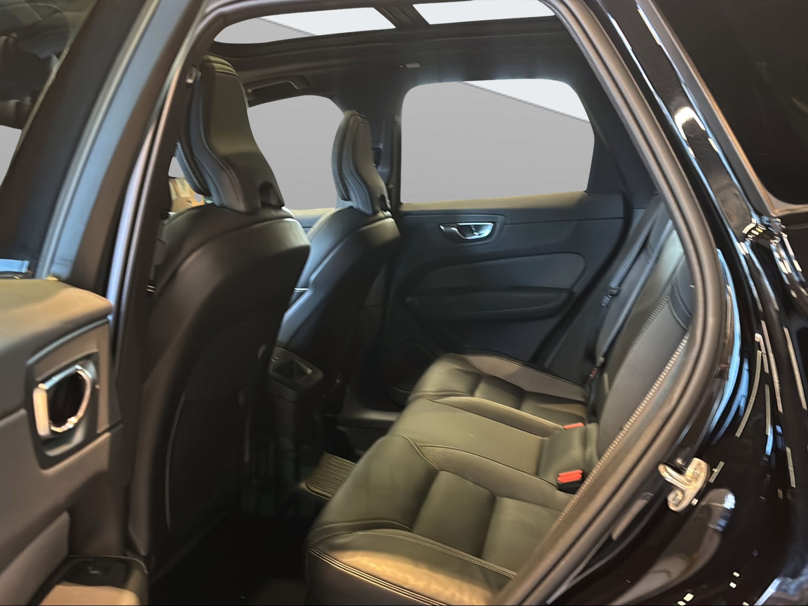 VOLVO XC60 T8 eAWD PluginHybrid Plus Dark Geartronic-image-9
