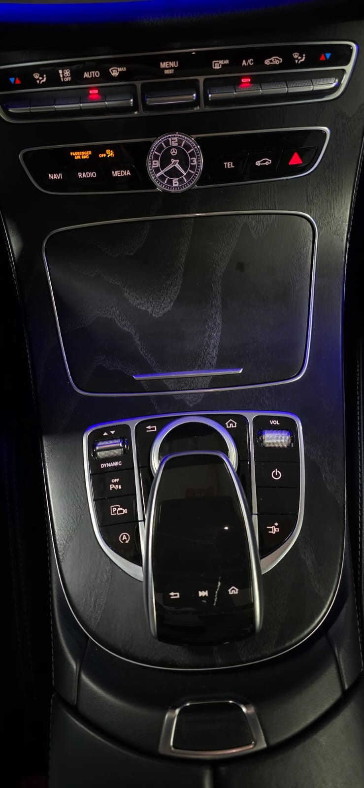 MERCEDES-BENZ E 200 Coupé AMG Line 4 Matic 9G-Tronic-image-24
