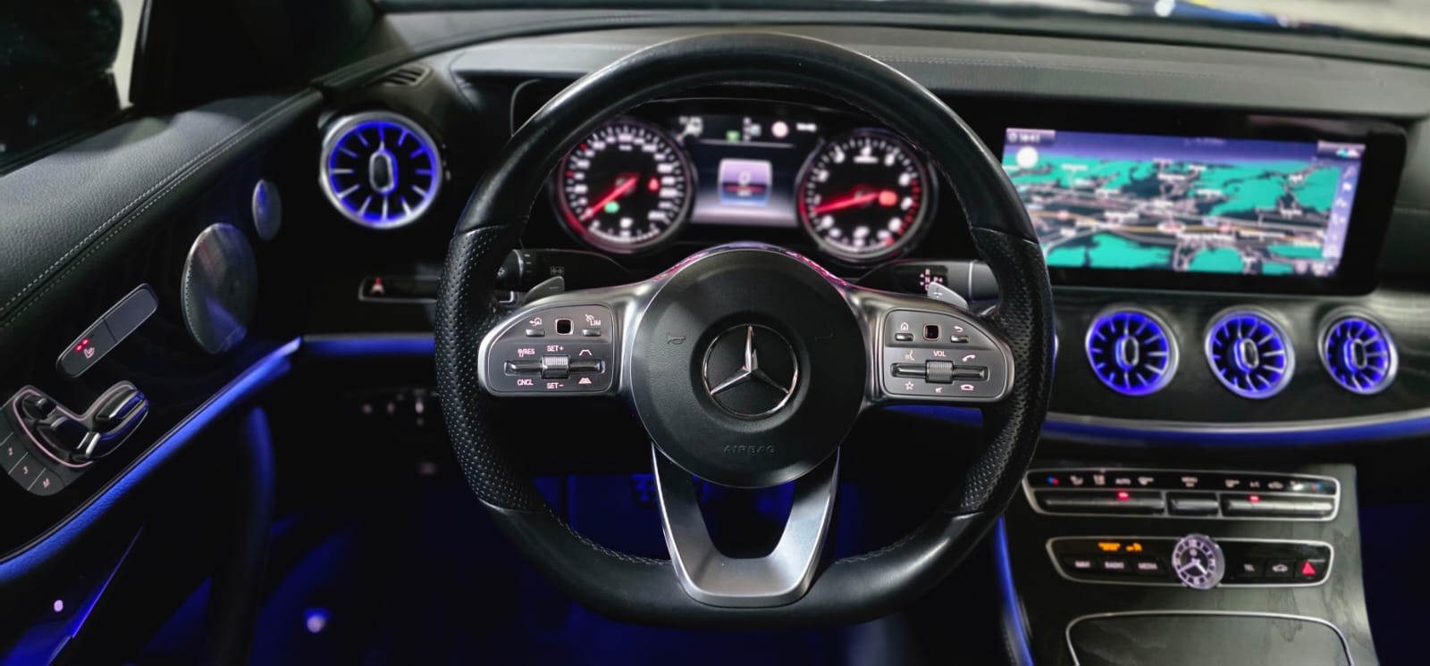 MERCEDES-BENZ E 200 Coupé AMG Line 4 Matic 9G-Tronic-image-13