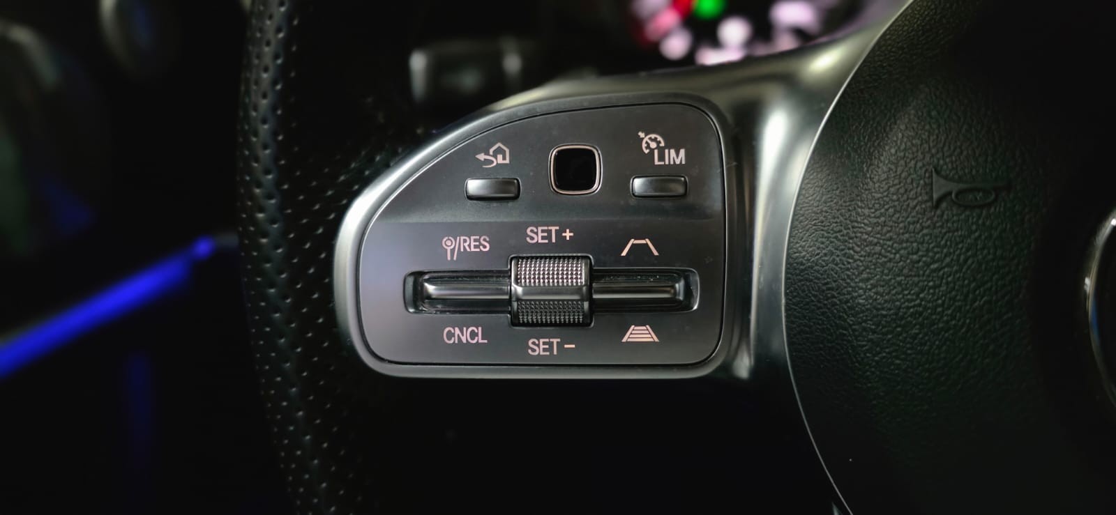MERCEDES-BENZ E 200 Coupé AMG Line 4 Matic 9G-Tronic-image-16