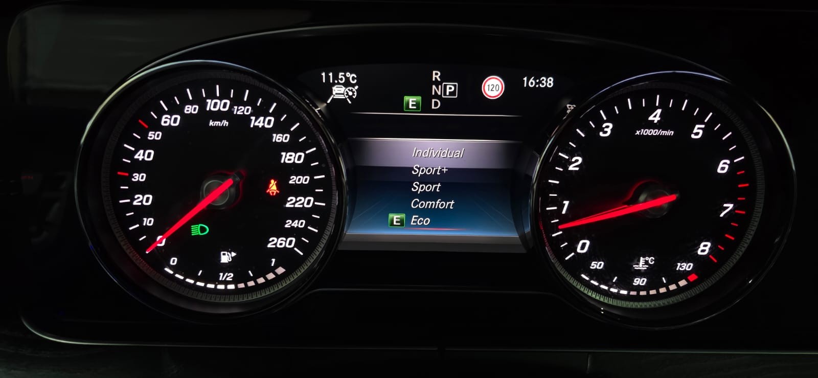 MERCEDES-BENZ E 200 Coupé AMG Line 4 Matic 9G-Tronic-image-18