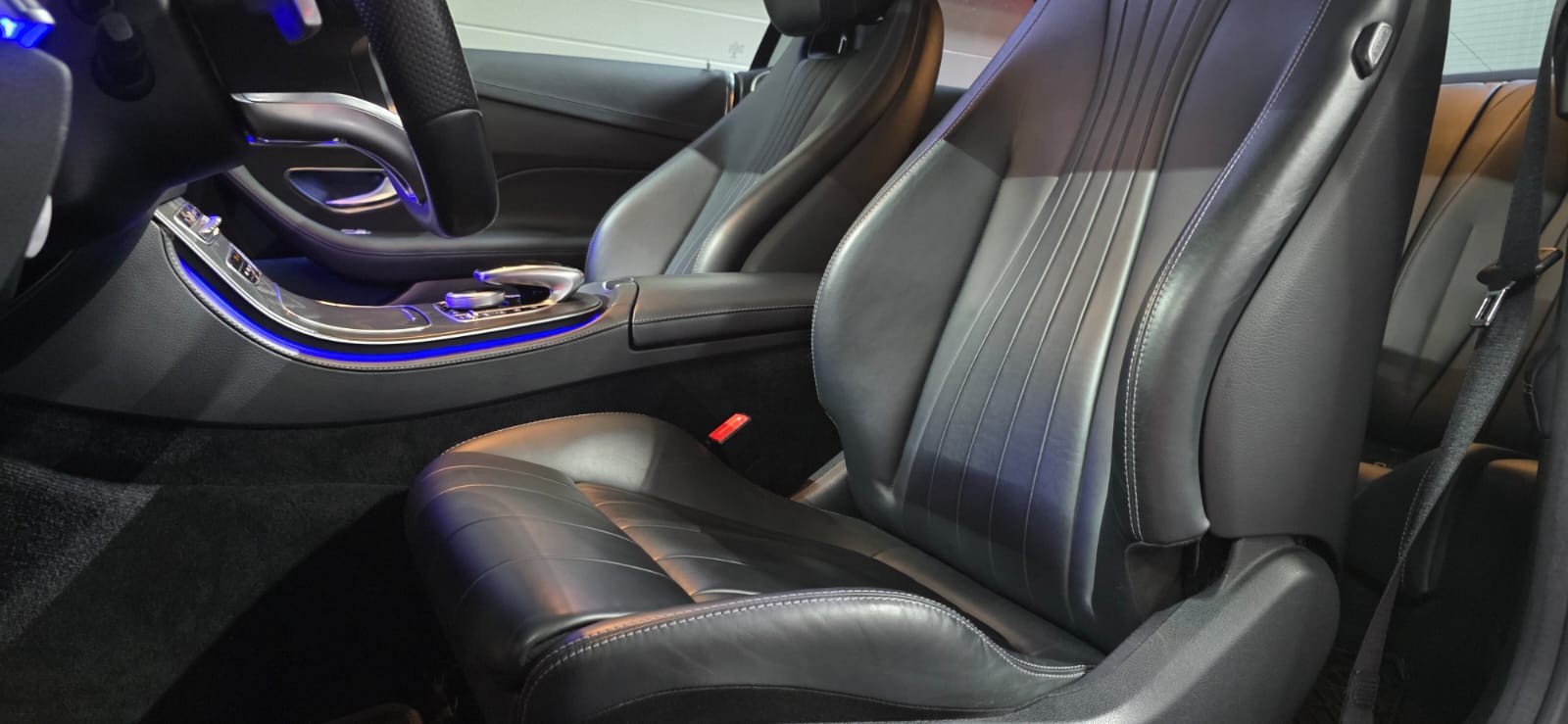 MERCEDES-BENZ E 200 Coupé AMG Line 4 Matic 9G-Tronic-image-8