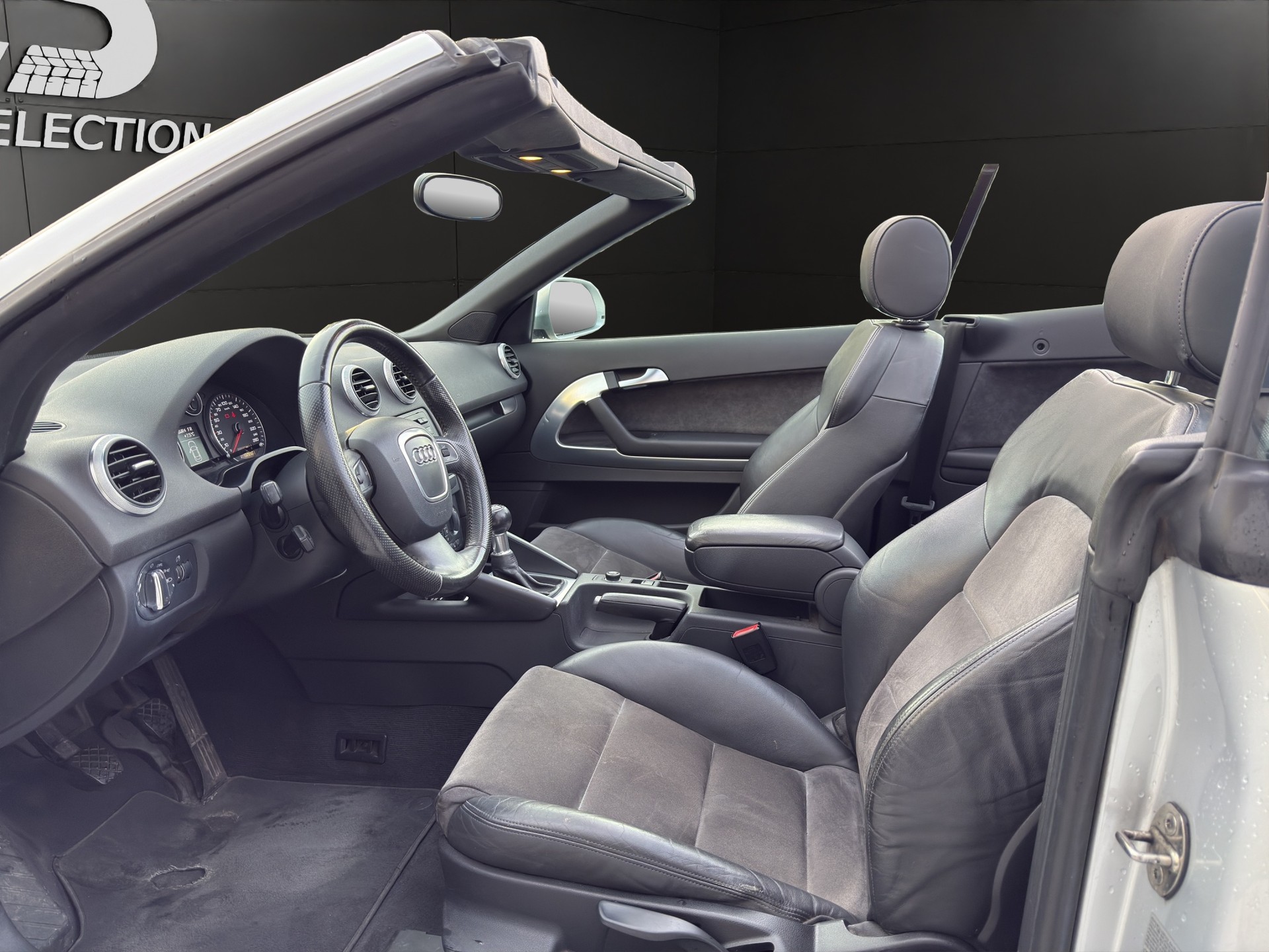 AUDI A3 Cabriolet 1.8 TFSI Ambition-image-9