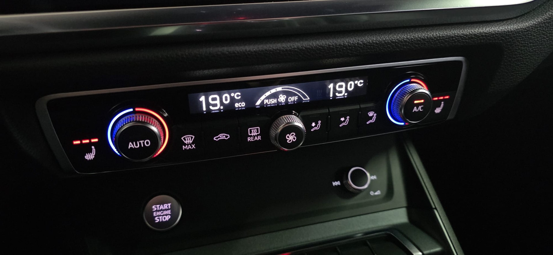 AUDI Q3 40 TDI S line quattro S-tronic *Standheizung*CH-Fahrzeug*-image-22