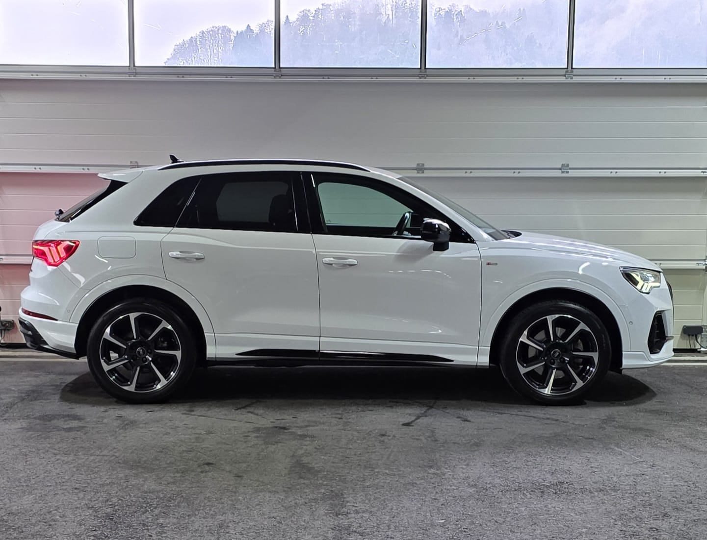 AUDI Q3 40 TDI S line quattro S-tronic *Standheizung*CH-Fahrzeug*-image-5