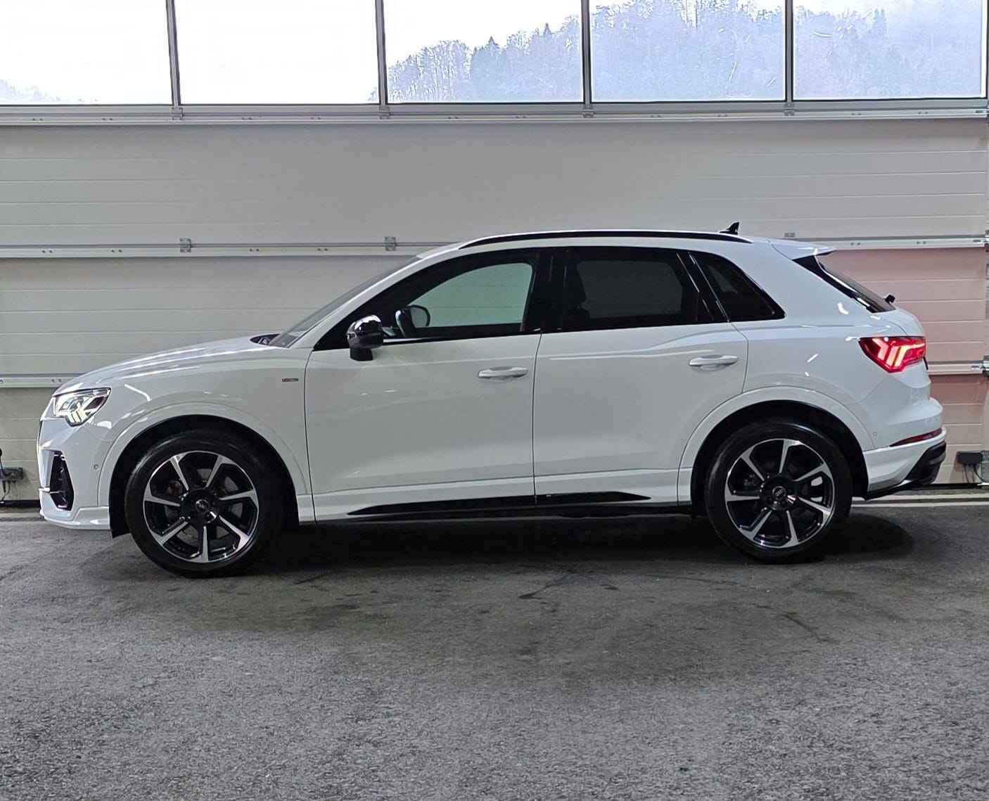 AUDI Q3 40 TDI S line quattro S-tronic *Standheizung*CH-Fahrzeug*-image-1