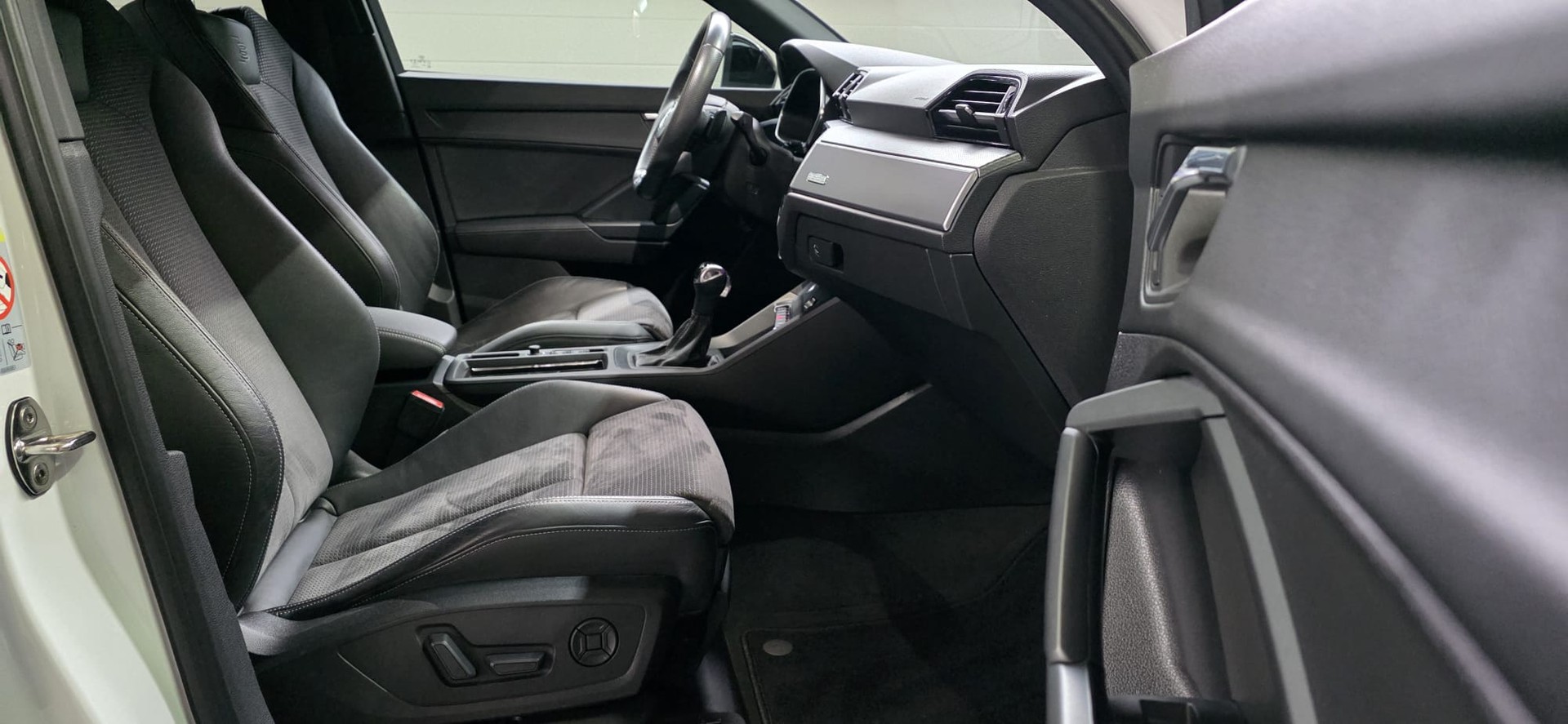 AUDI Q3 40 TDI S line quattro S-tronic *Standheizung*CH-Fahrzeug*-image-8