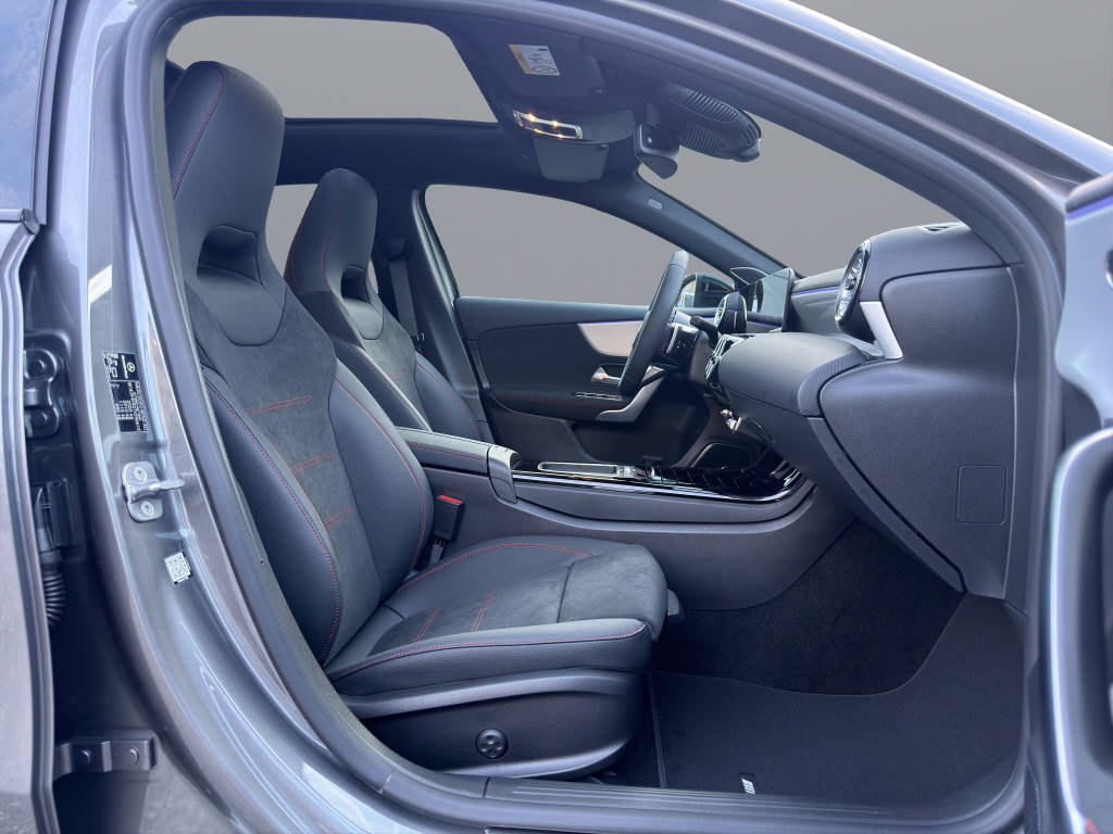 MERCEDES-BENZ A 220 AMG Line 4matic-image-12