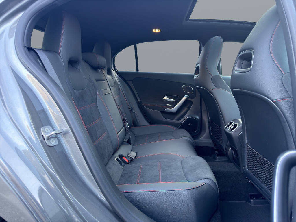 MERCEDES-BENZ A 220 AMG Line 4matic-image-11