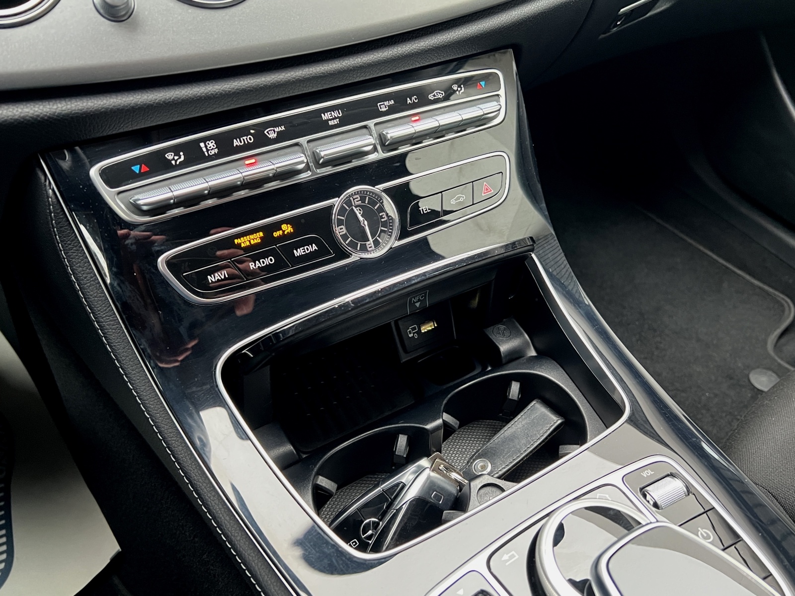 MERCEDES-BENZ E 400 d 4Matic Avantgarde 9G-Tronic-image-11